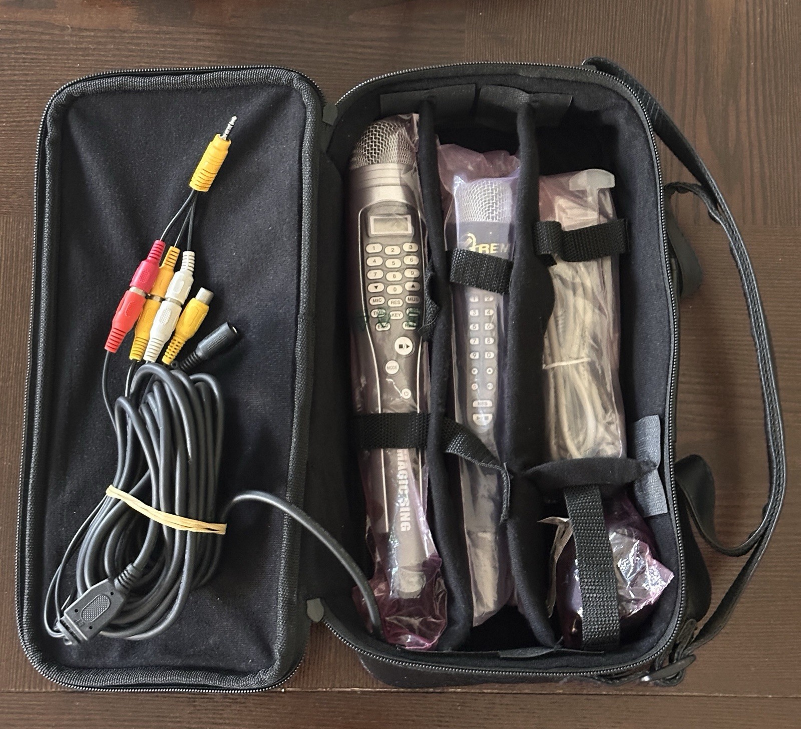 Magic Sing Xrreme Handheld Karaoke System w/2 Mics, Chip and Handbook. Complete