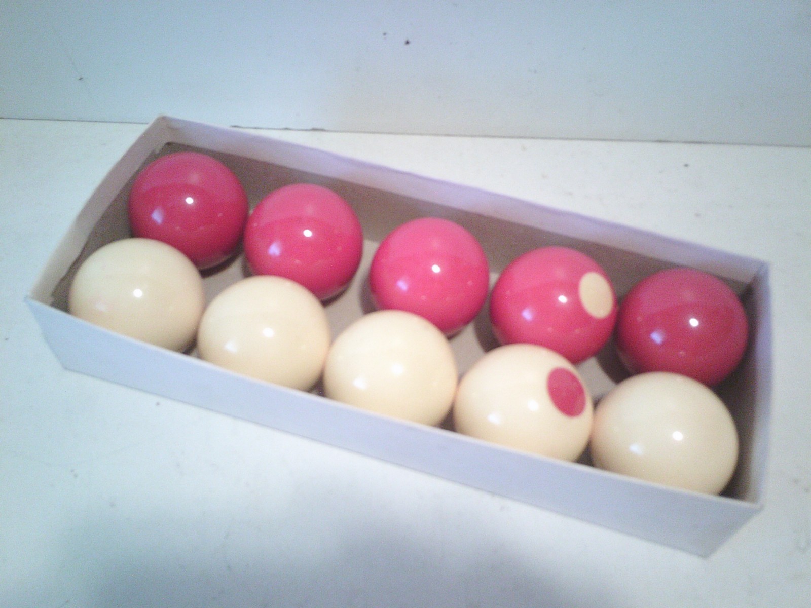Clean Set of Regulation Size Bumper Pool Balls Red White Snooker FREE SHIPPING