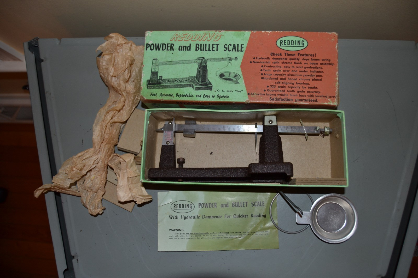 VINTAGE COLLECTIBLE REDDING POWDER AND BULLET SCALE W/BOX & INSTUCTIONS