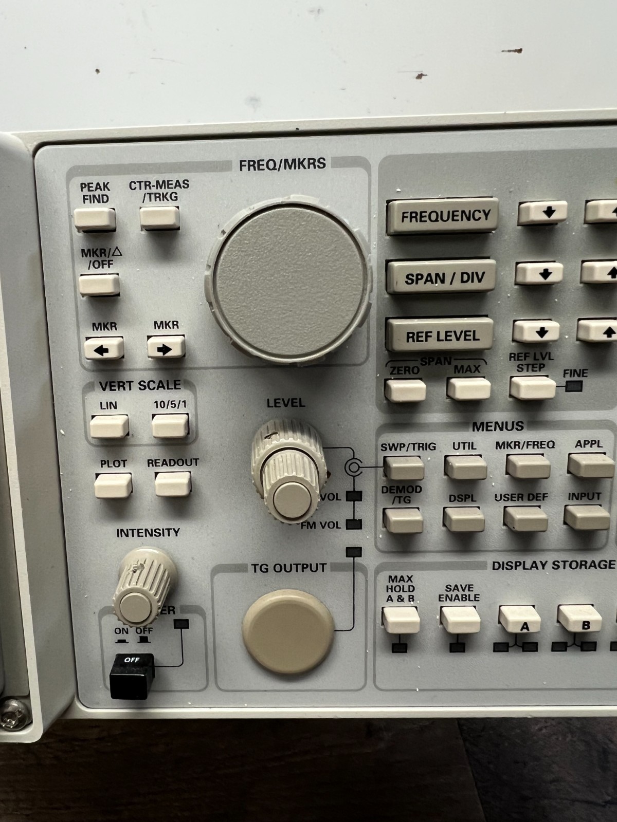 Tektronix 2712 Spectrum Analyzer