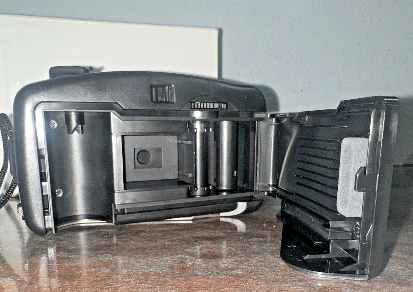 DS Max HC 2000 35mm point and shoot Camera