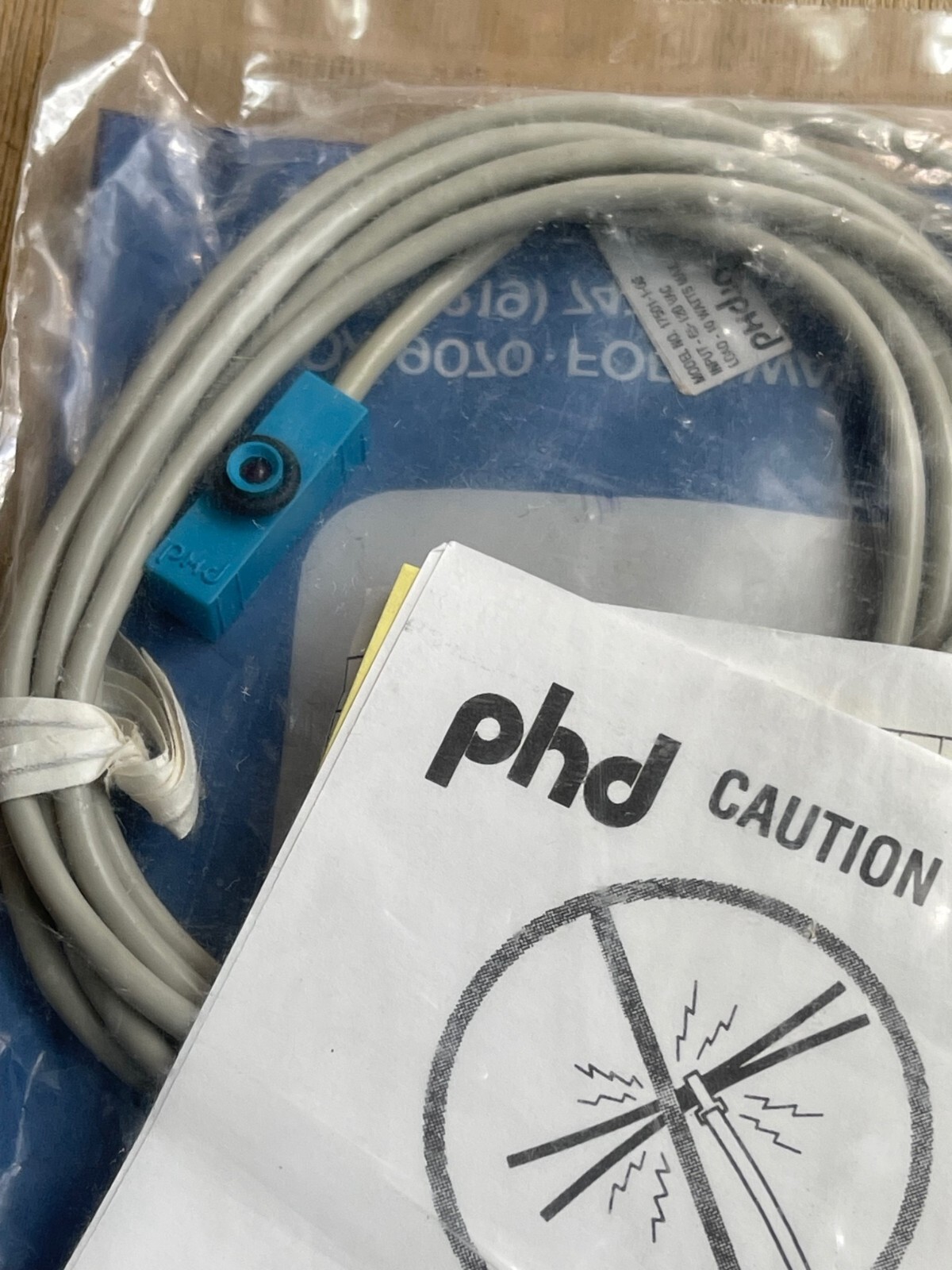 PHD 17501-1-06 COMPACT PROXIMITY SENSOR NEW