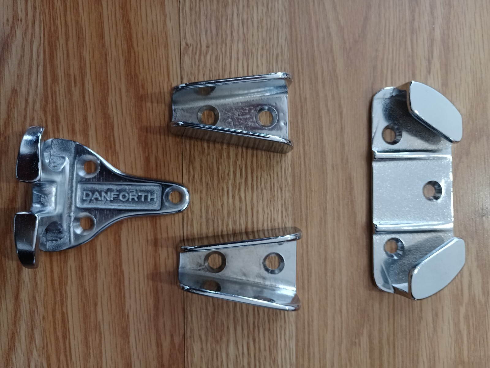 RULE XYLEM CHROME ANCHOR CHOCKS CH1C