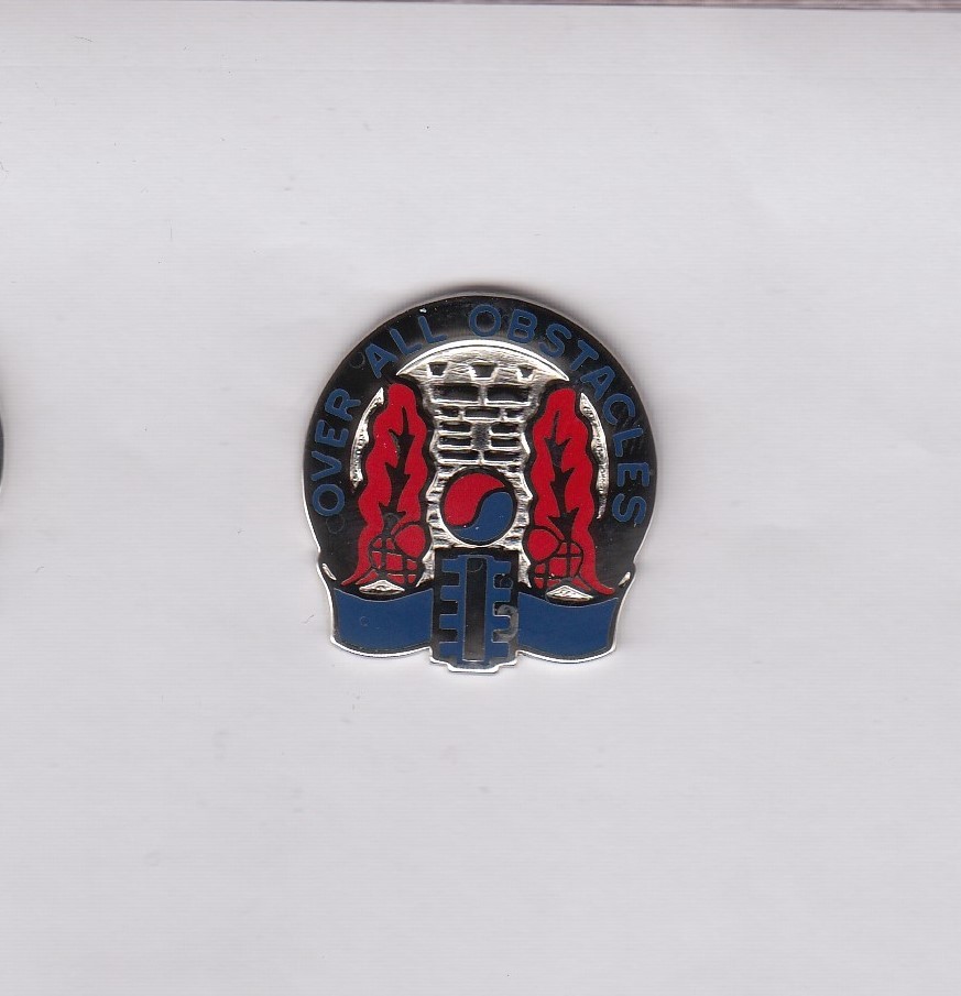 US Army 565th Engineer Battalion DUI crest c/b clutchback badge V-21