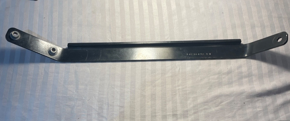 MACK VOLVO 84736432 UPPER CAB SIDE EXTENDER SKIRT BRACE