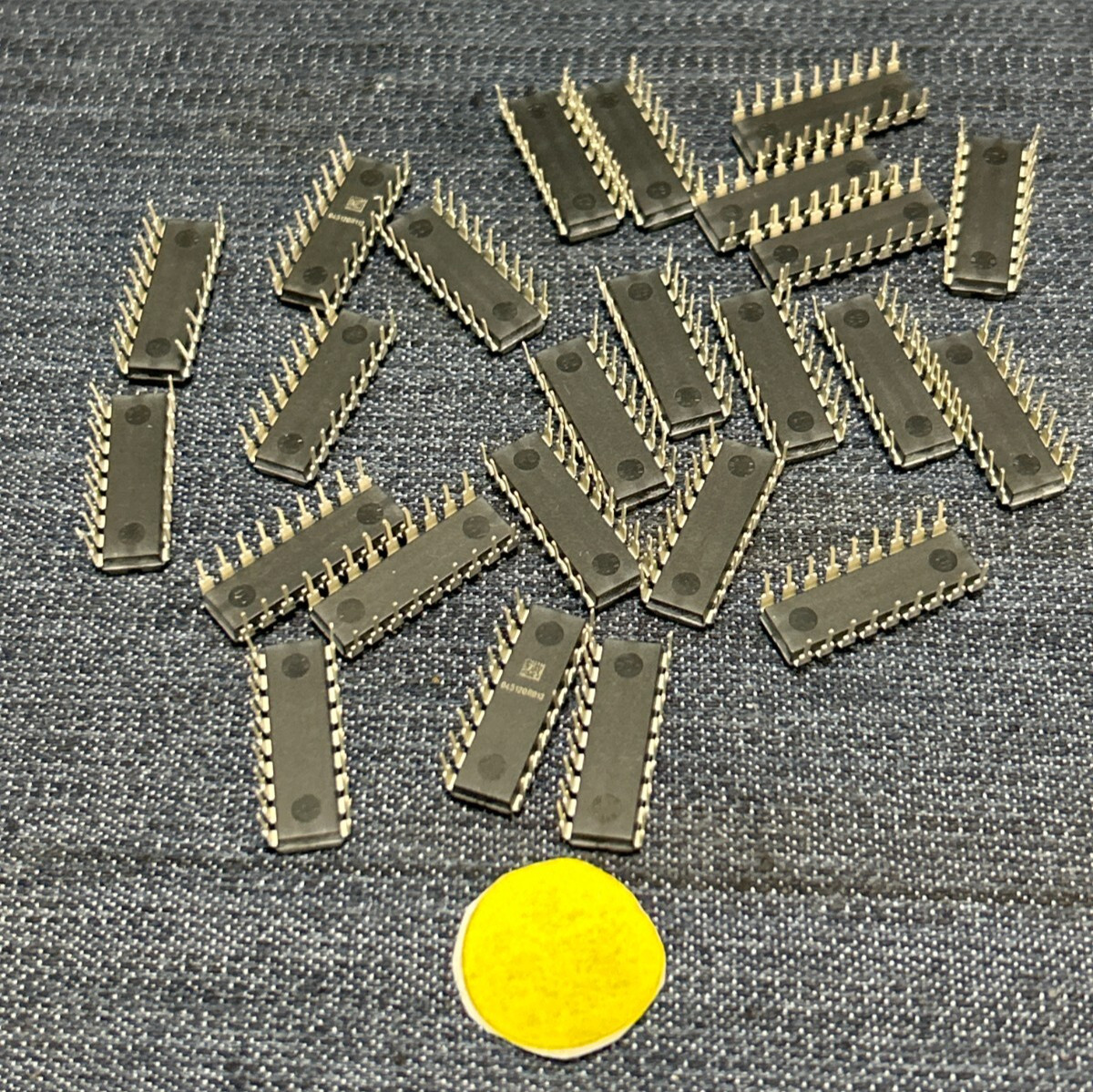 MICROCHIP INTEGRATED CIRCUIT MICROCONTROLLER PIC16LF628A-04I/P  LOT OF 24
