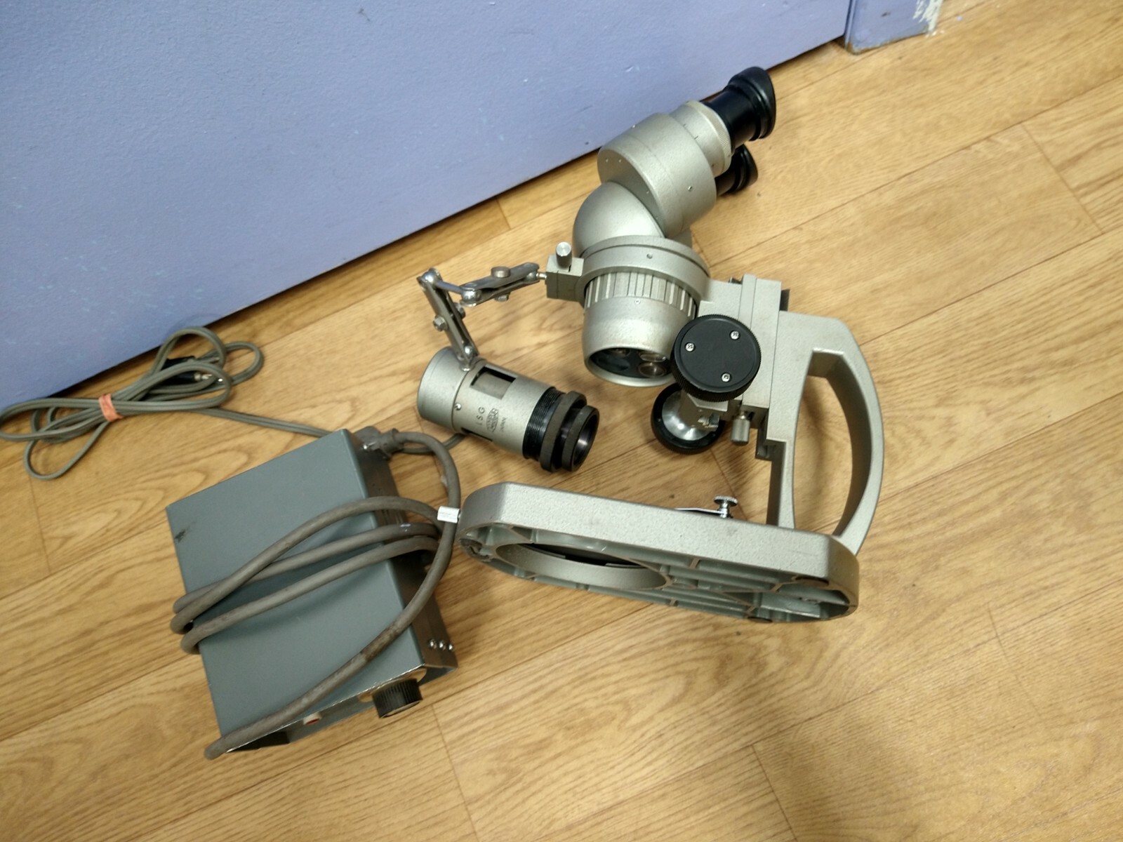 VINTAGE OLYMPUS TOKYO STEREOSCOPIC MICROSCOPE VT-II Ref: 224109
