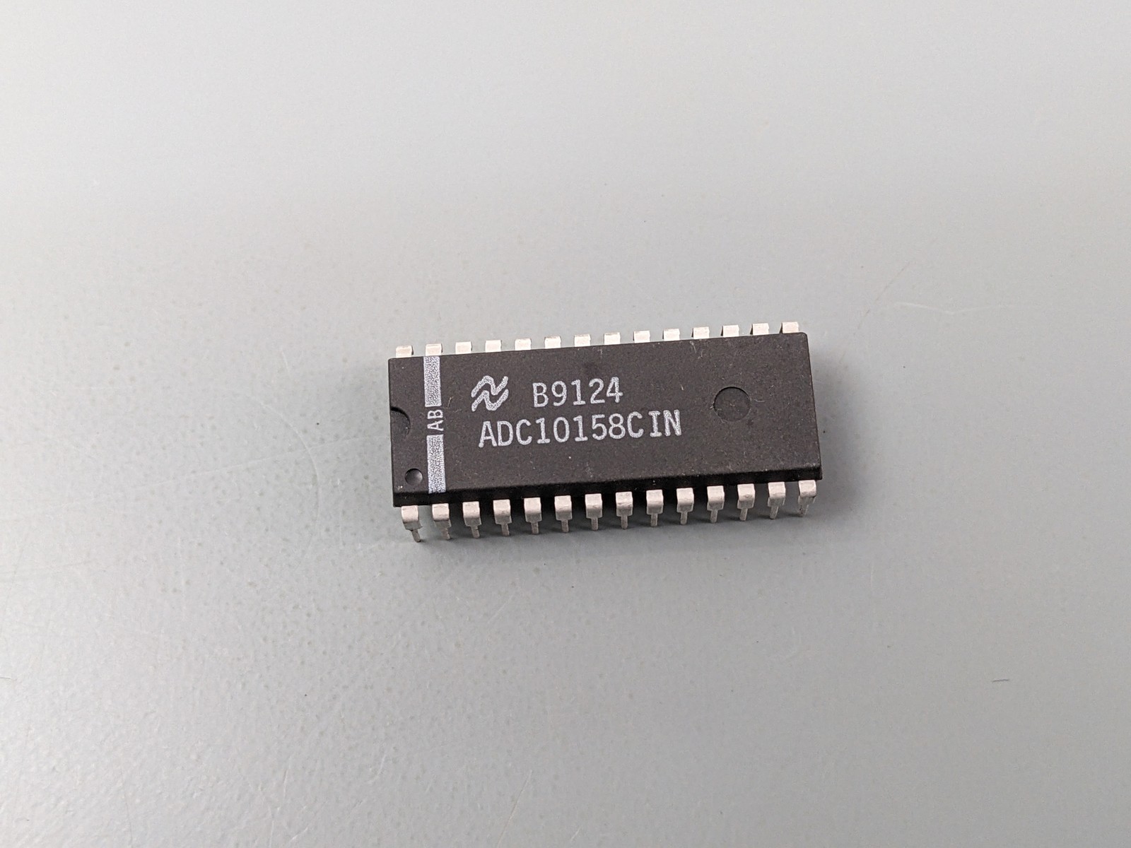 ADC10158 10-Bit 8-Channel ADC with Track/Hold + Reference, NS