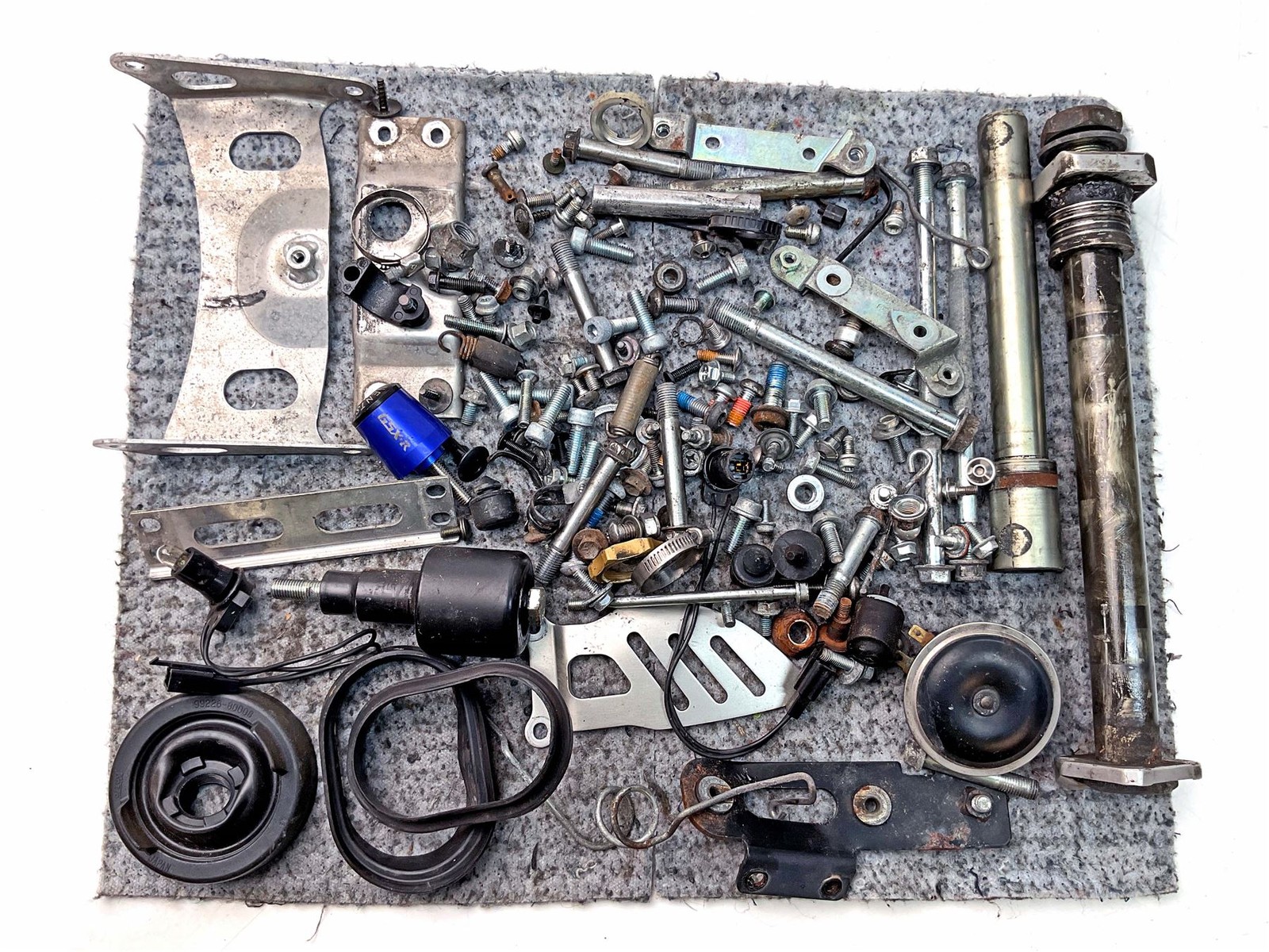 2006 Suzuki GSX-R600 Assorted Nuts, Bolts & Fixings