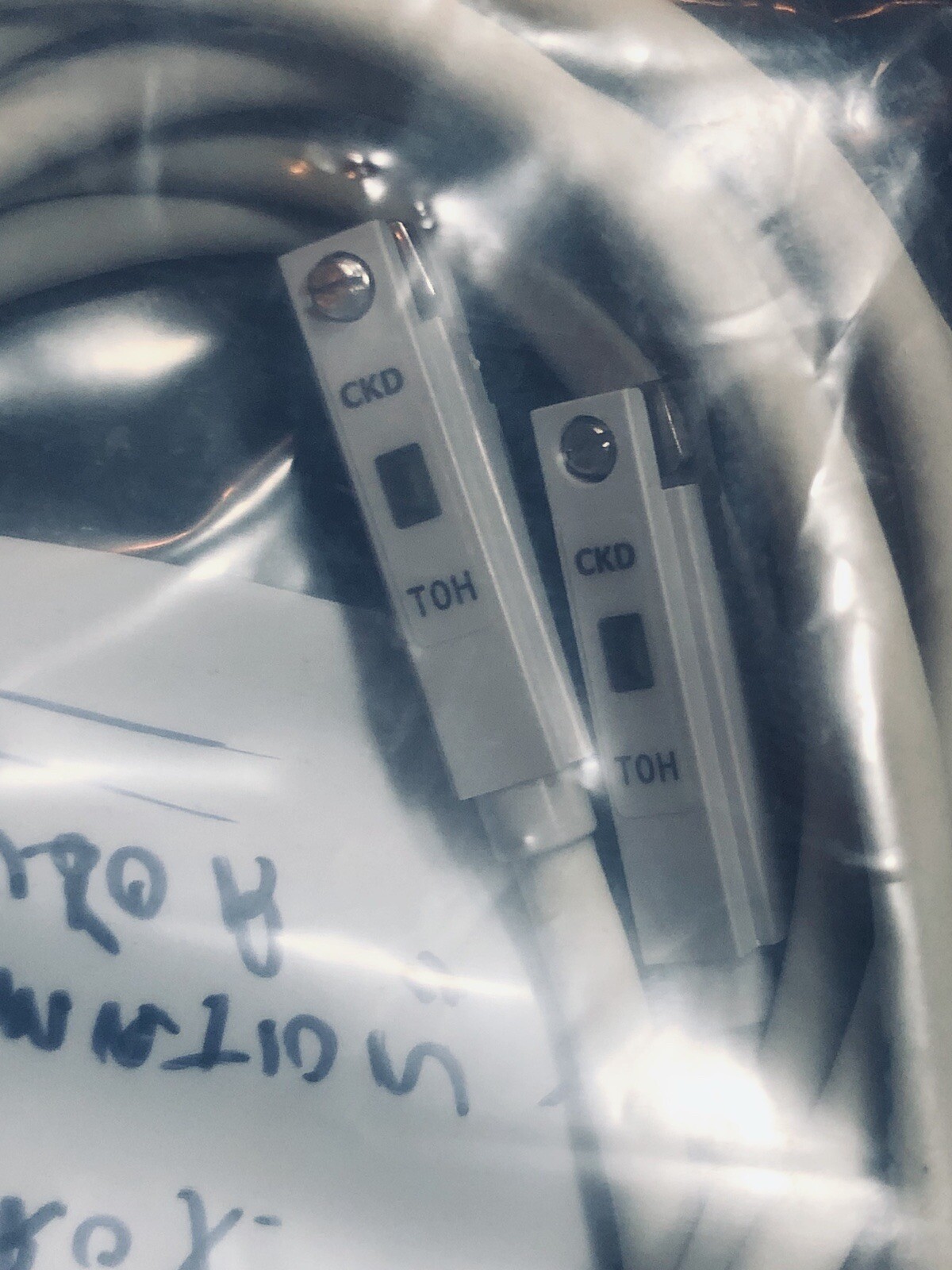 2pc  CKD TOH Proximity Switches