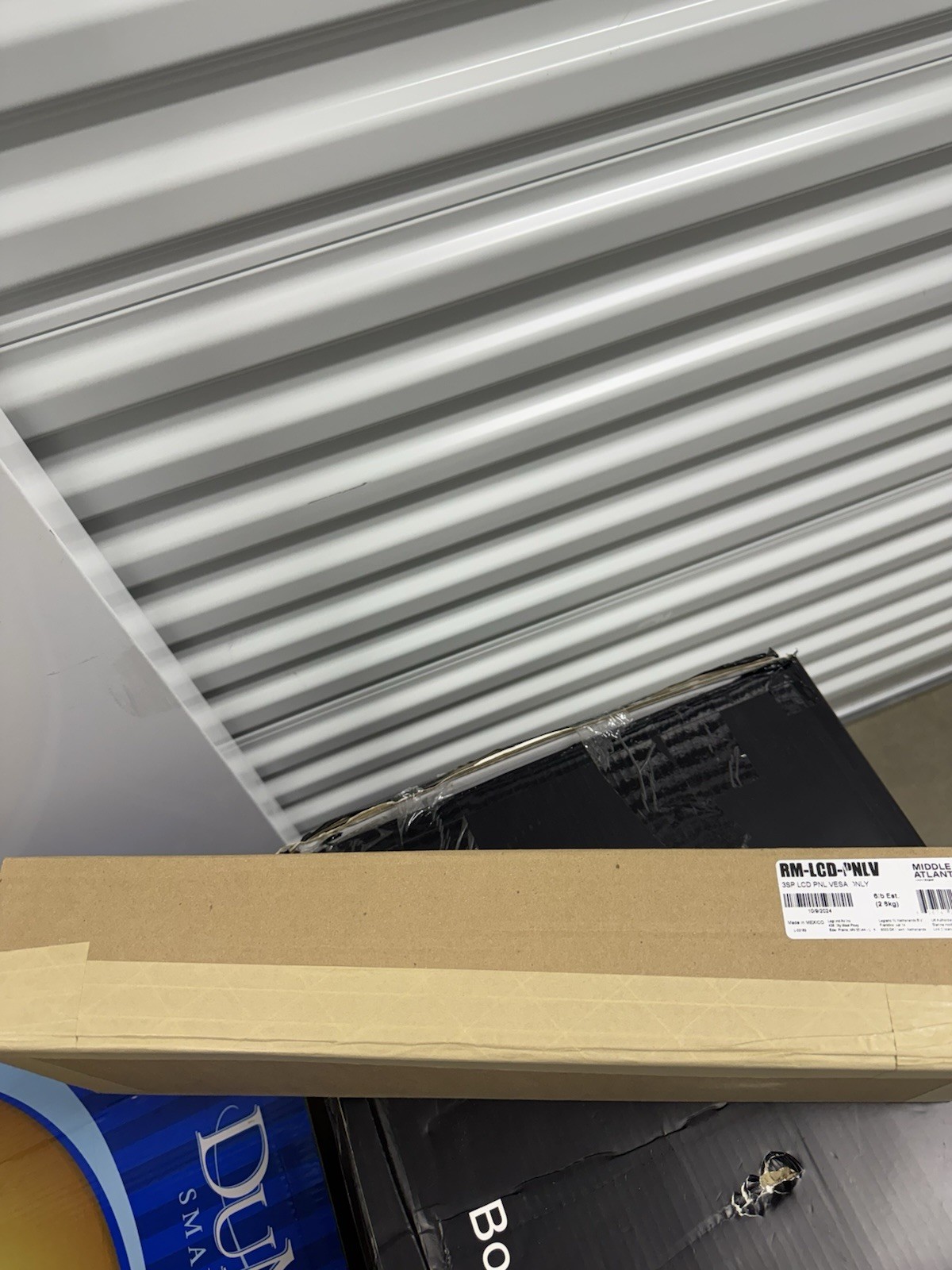 Middle Atlantic RM-LCD-PNLV 3 RU Fixed VESA LCD Rackmount