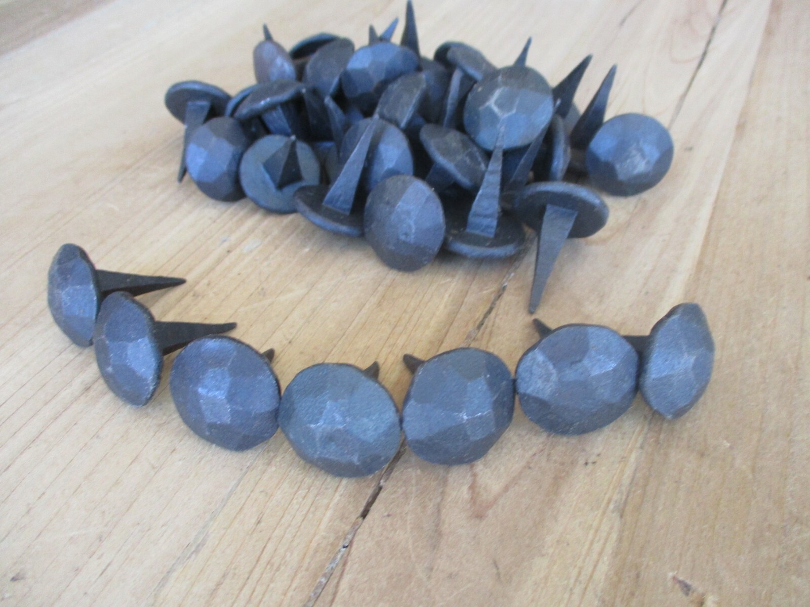 25 HAMMERED NAILS CLAVOS PEGS HAND FORGED MEDIEVAL TACKS 1" ROUND