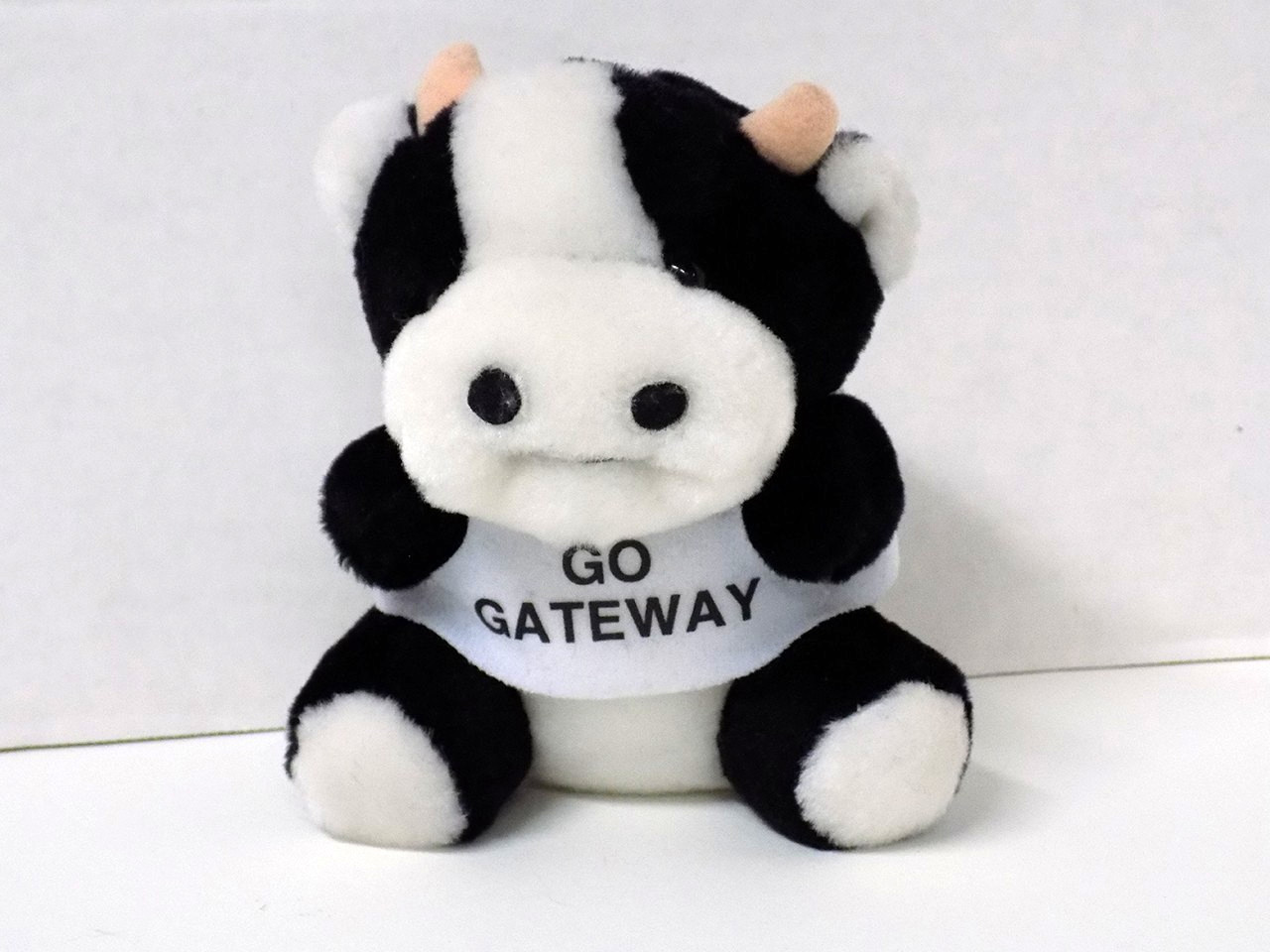 VINTAGE GATEWAY 200O COMPUTERS HOLSTEIN COW PLUSH DOLL STEVEN SMITH BROOKLYN