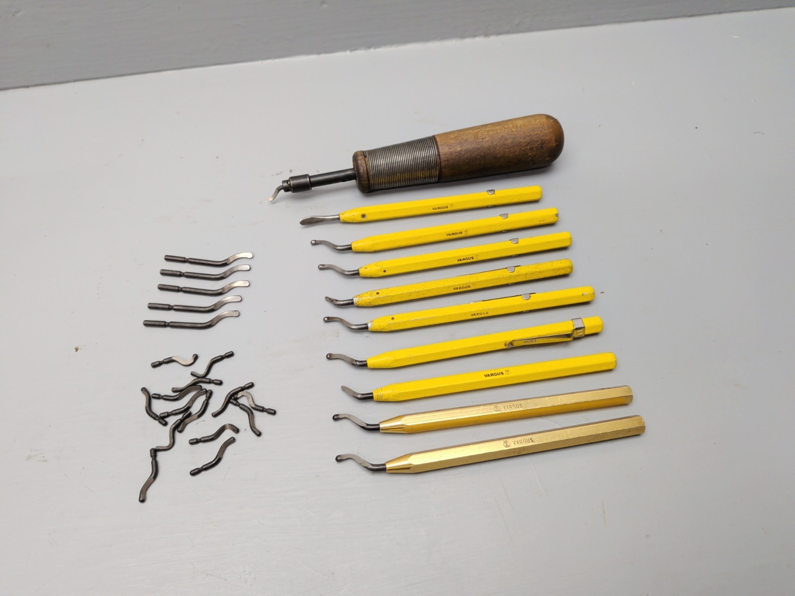 LOT OF (10) VARGUS DEBURRING TOOLS & EXTRA BLADES (20) ISRAEL