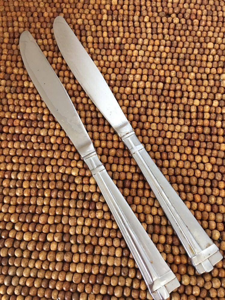 Cambridge CRESTON Satin Glossy Crossed Lines Stainless 2 DINNER KNIVES 9 1/4"