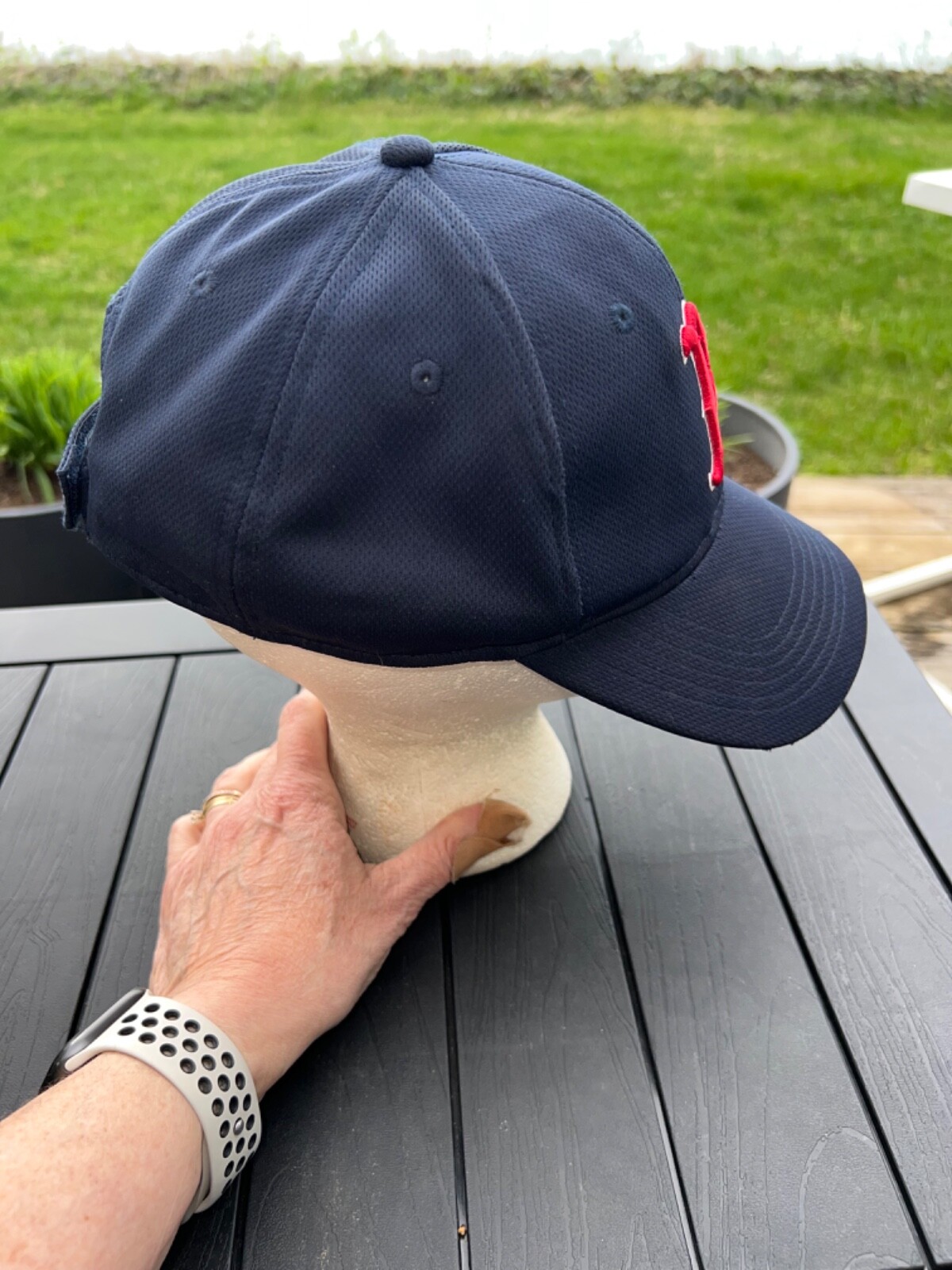 Boston Red Sox Navy Blue hat Embroidered Red B Hat Cap Hook Loop Team MLB VGC