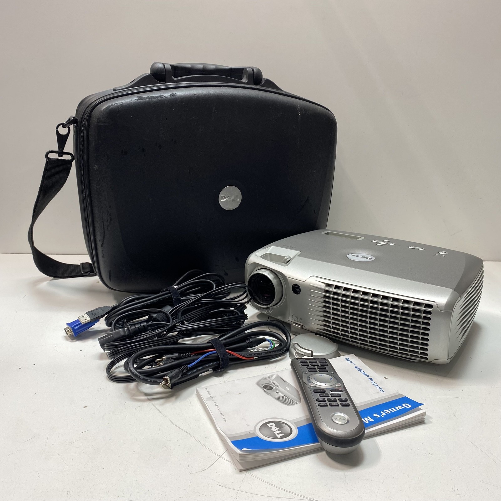 Dell 4100MP DLP Front Projector 2200 Lumens Remote Case Manual Cables Tested
