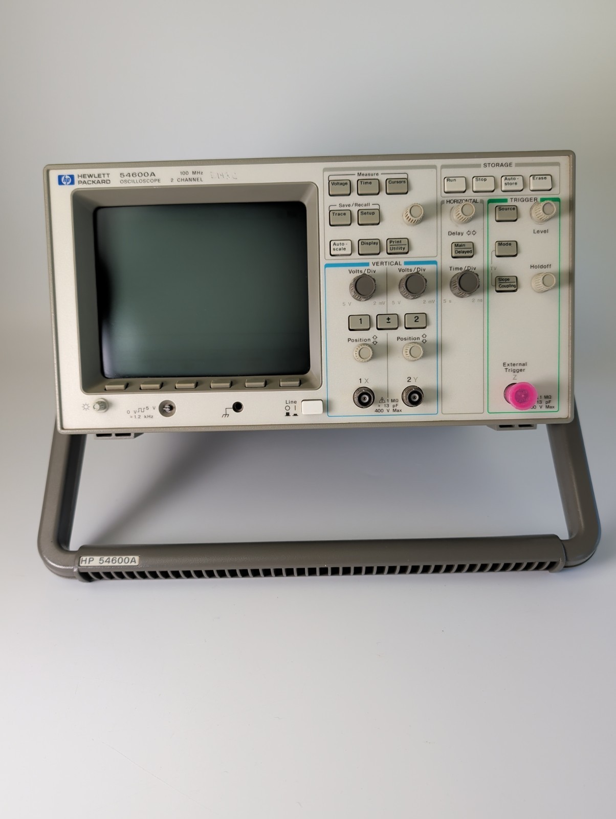 HP 54600A Digital Oscilloscope Powers on and display works. No Probes