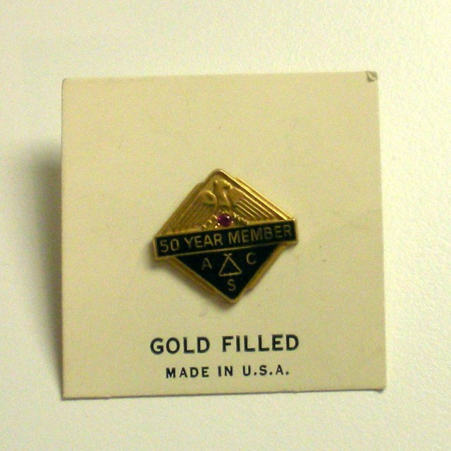 10kt GF 50 Year Member ACS American Chemical Society Pinback Tac on Card w ruby