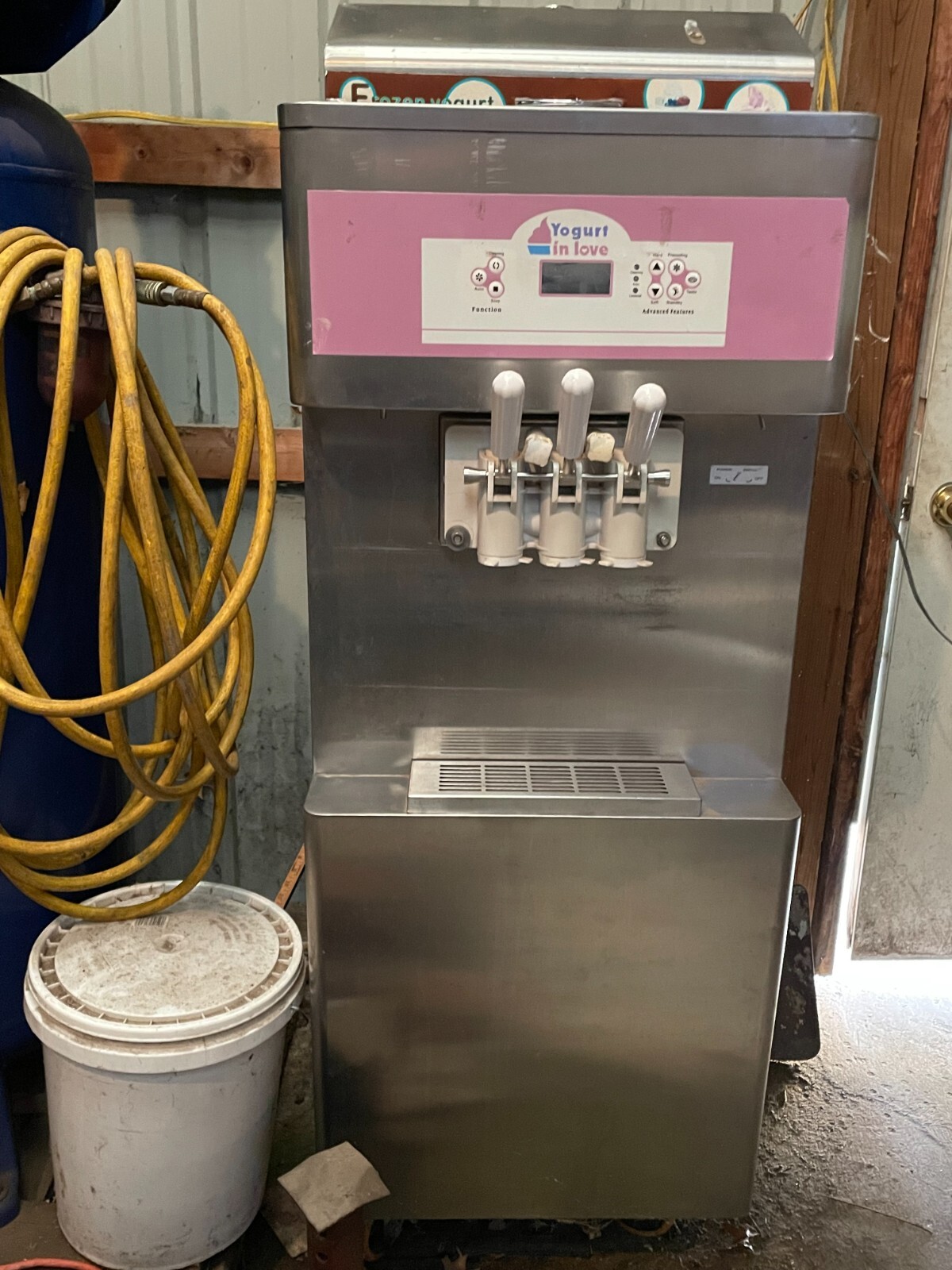 ice cream machine commercial