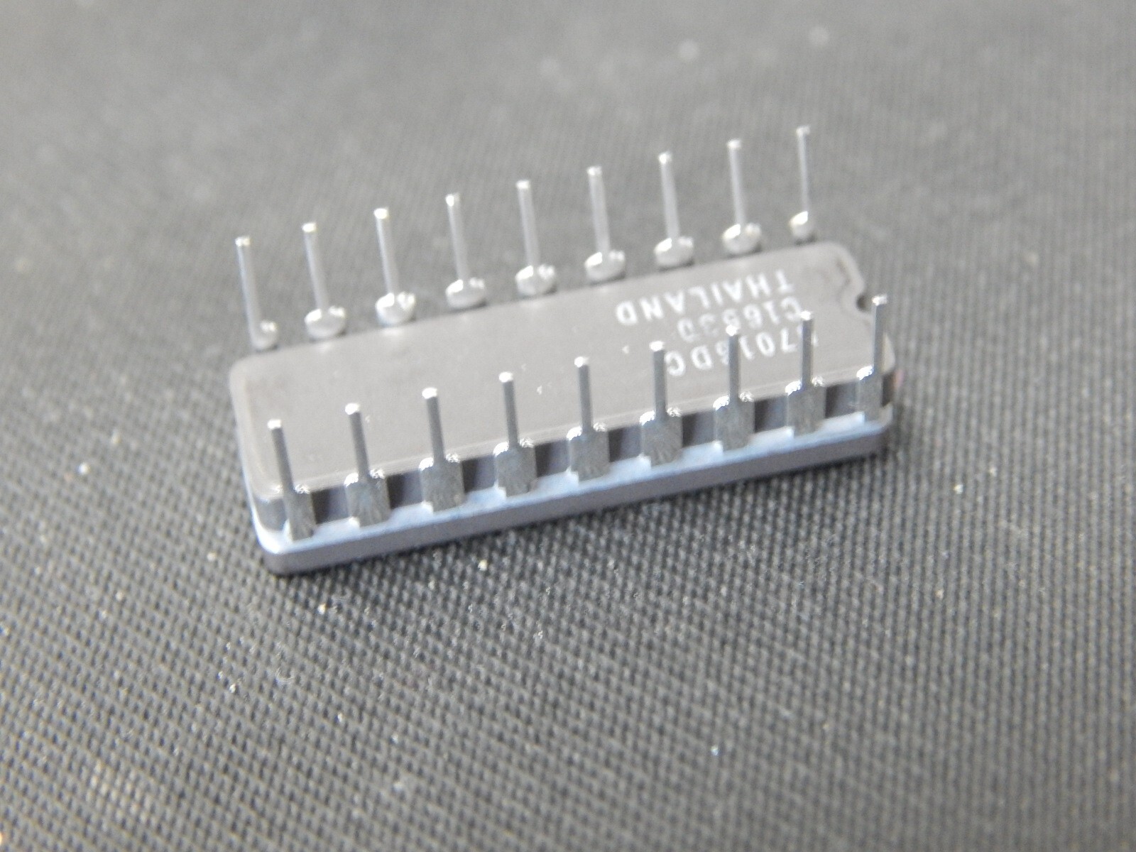 Microchip PIC16C56/JW-S1 EPROM Based 8-Bit CMOS Microcontroller - FAST SHIPPING