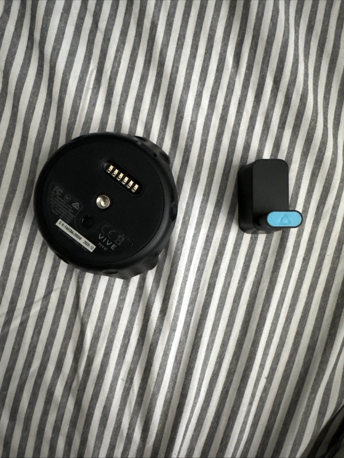 HTC VIVE 2.0 Virtual Reality System Tracker (COMES WITH DONGLE AND EXTRA STRAP!)