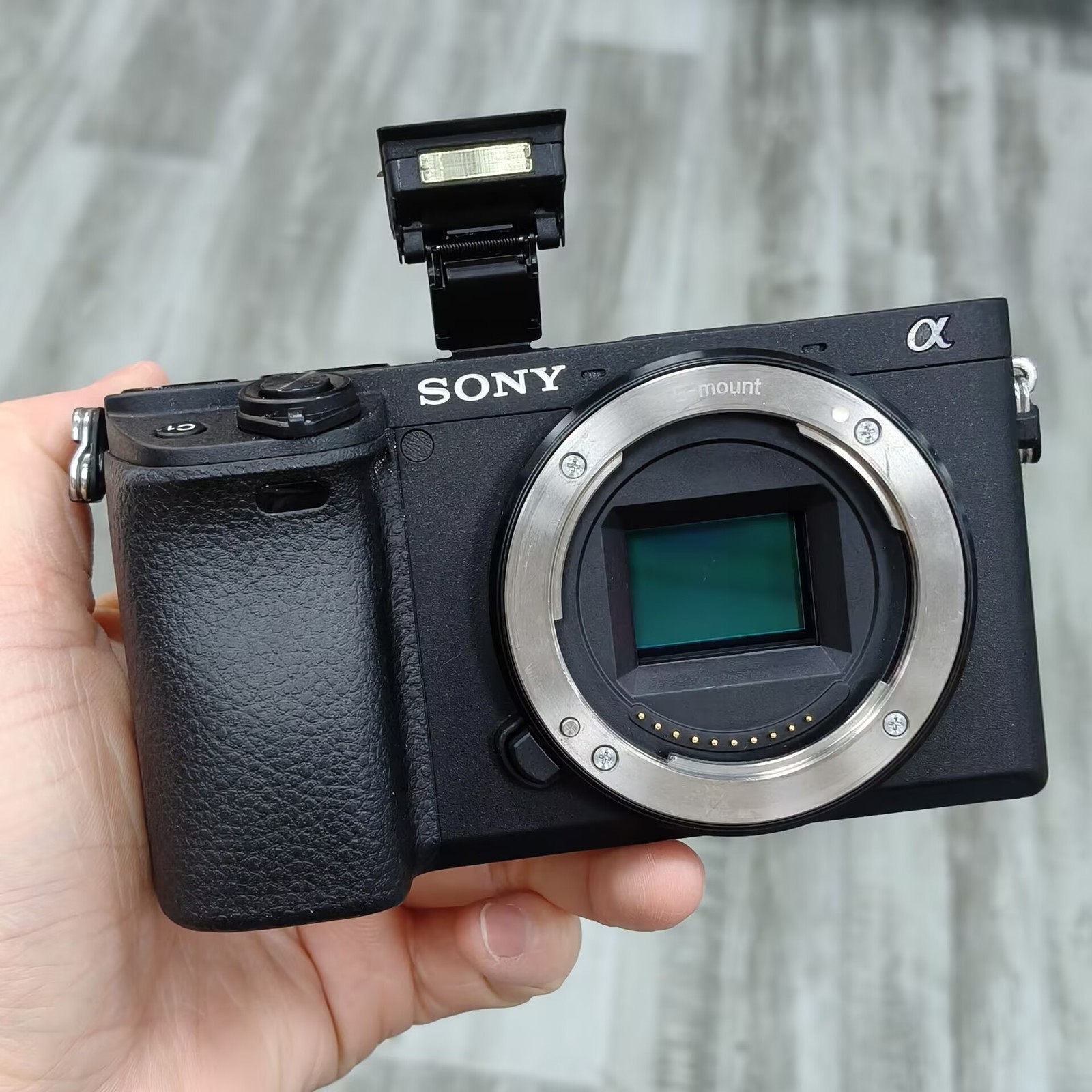 Sony Alpha a6400 24.3MP Mirrorless Digital Camera（Body only） Black - 95% New
