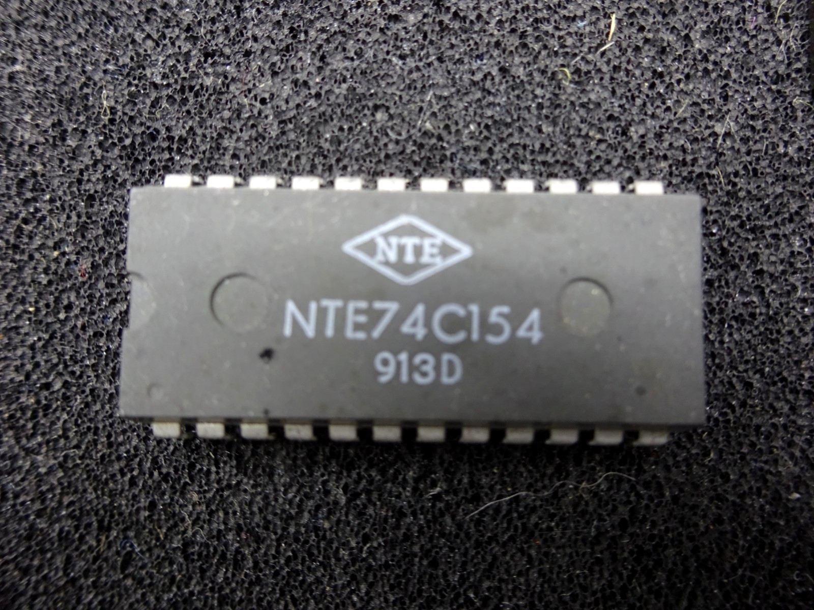 NTE74C154 IC CMOS 4 Line To 16 Line Decoder / Demultiplexer DIP24 ECG74C154