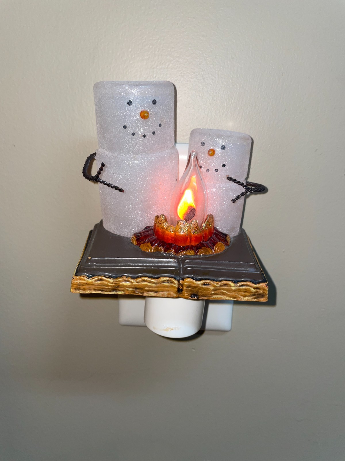 Holiday Santa & Snowman By Fireplace Red Flickering Fire Night Light (Works)