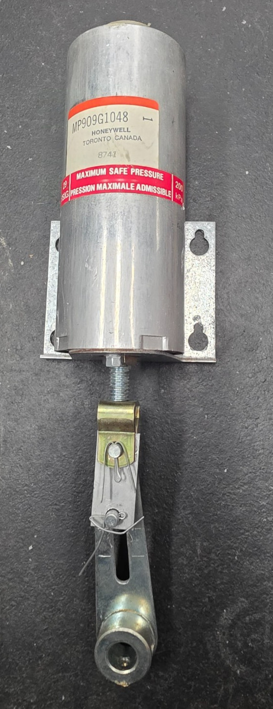 Honeywell MP909G1048 Pneumatic Damper Actuator w/ Linkage & Bracket
