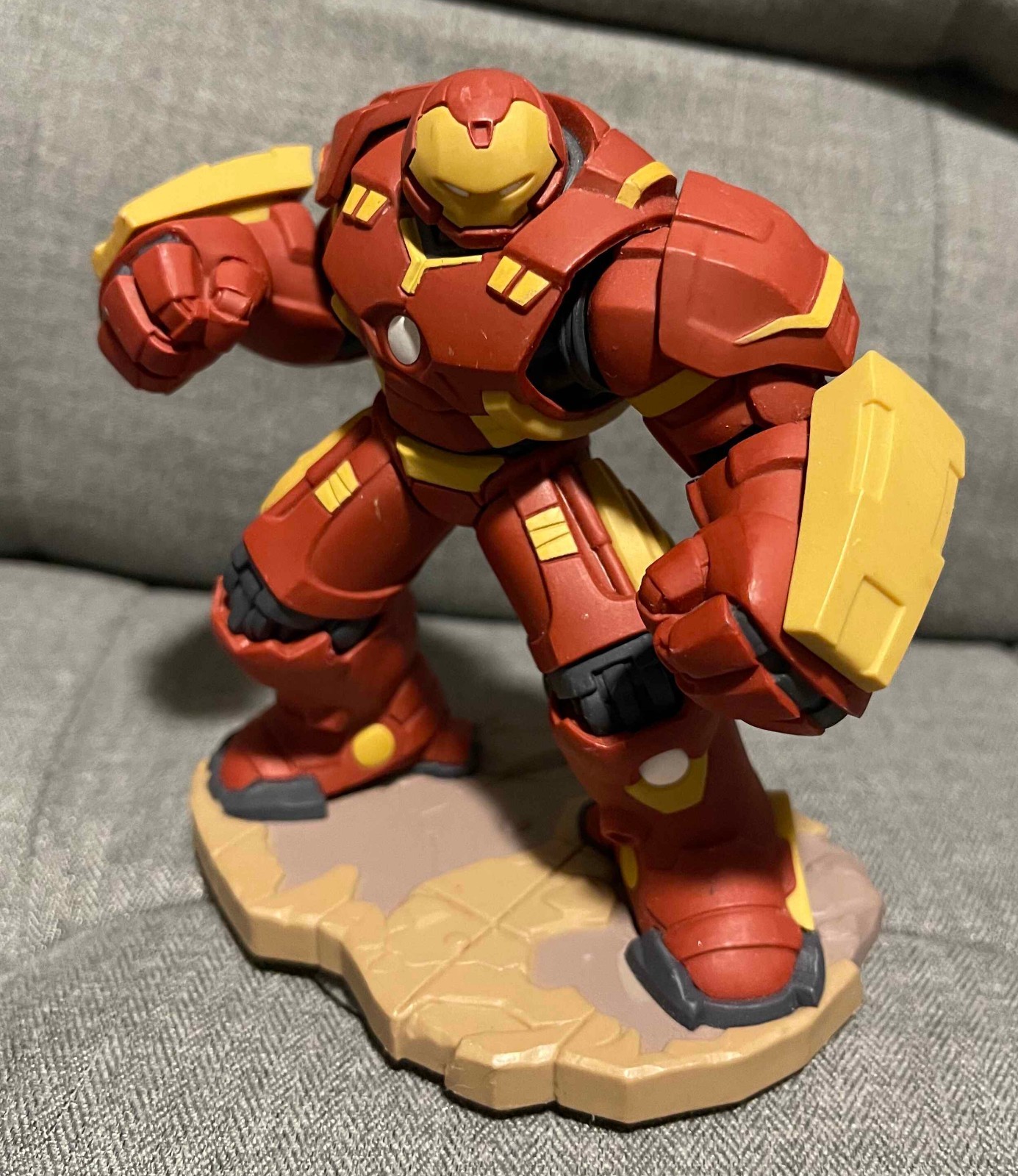 Disney Infinity 3.0 Editon Marvel's Iron Man Hulk Buster Figure
