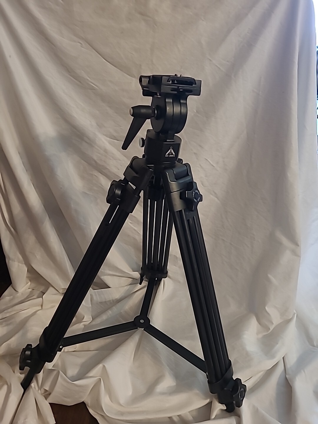 Tripod-Walimex Pro/E Image-9901 camera tripod W/ Fluid Head