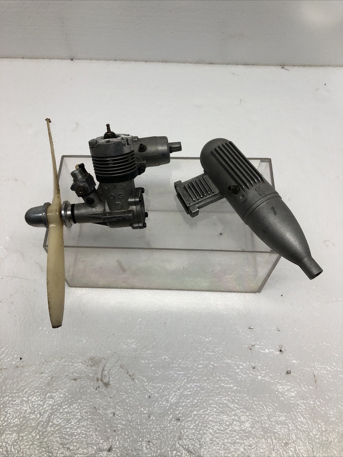 OS Max 25 702 Engine/OS 702 Muffler & OS 743 Muffler Japan Untested As Is W/Prop