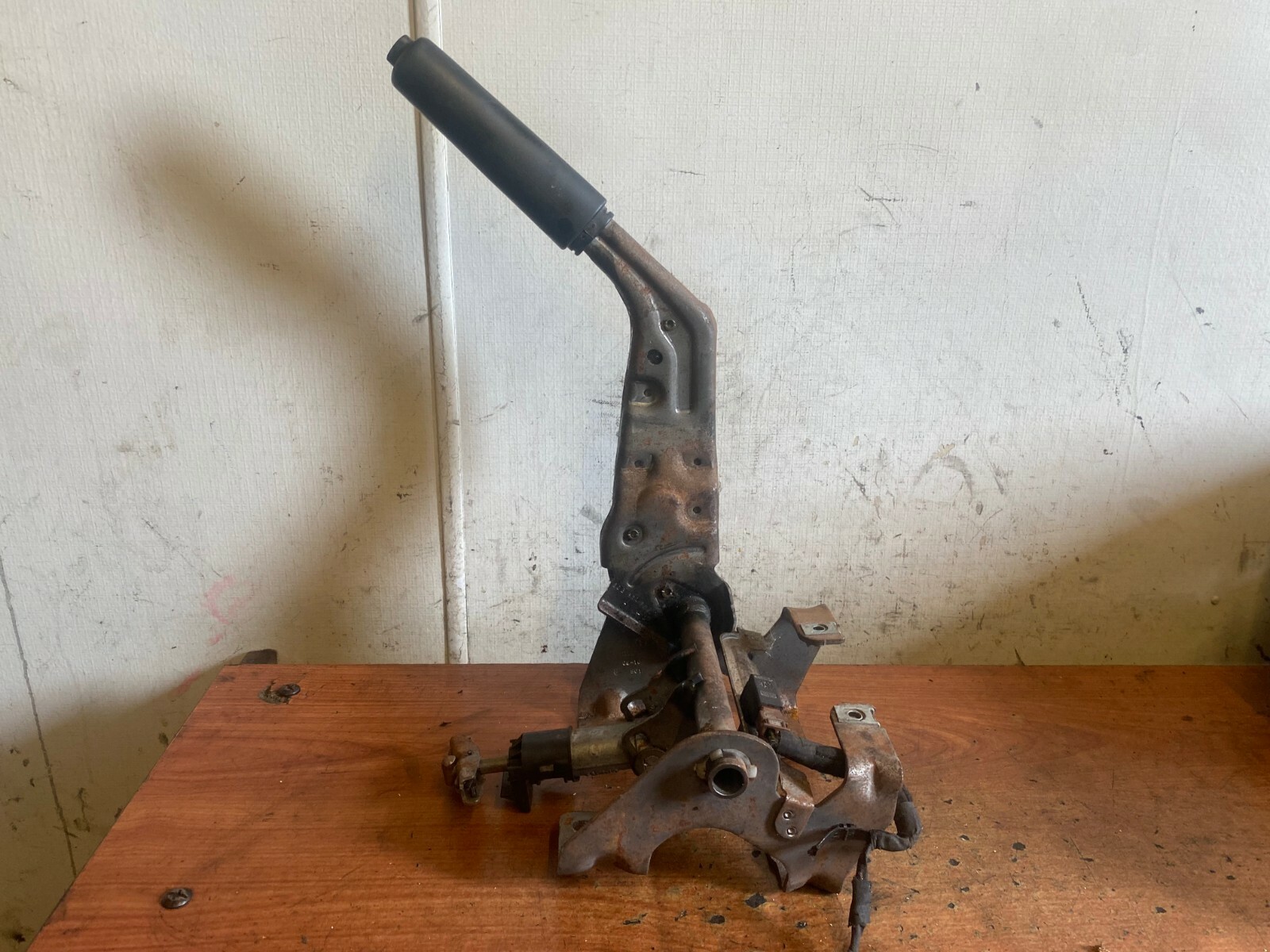 PEUGEOT PARTNER BERLINGO MK2 1.6 HDI HANDBRAKE LEVER MECHANISM 11328237