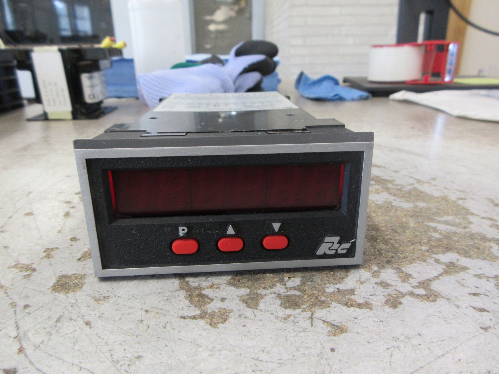 Red Lion Controls Digital Meter IMI04103 120/240VAC 5A Used