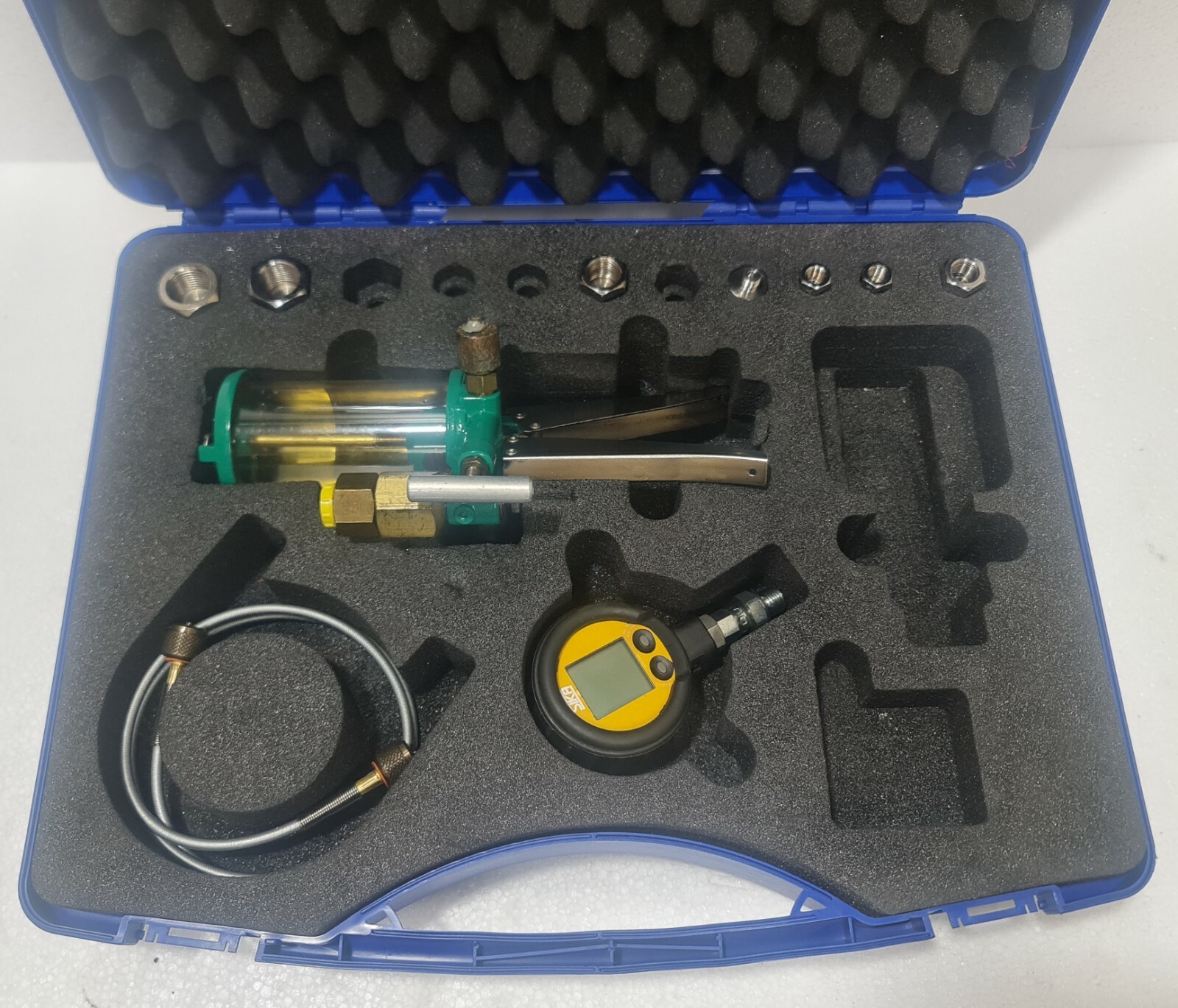 SIKA P350 PRESSURE CALIBRATOR 350 BAR w/ 300 BAR GAUGE S/N: 553614-1001-6853