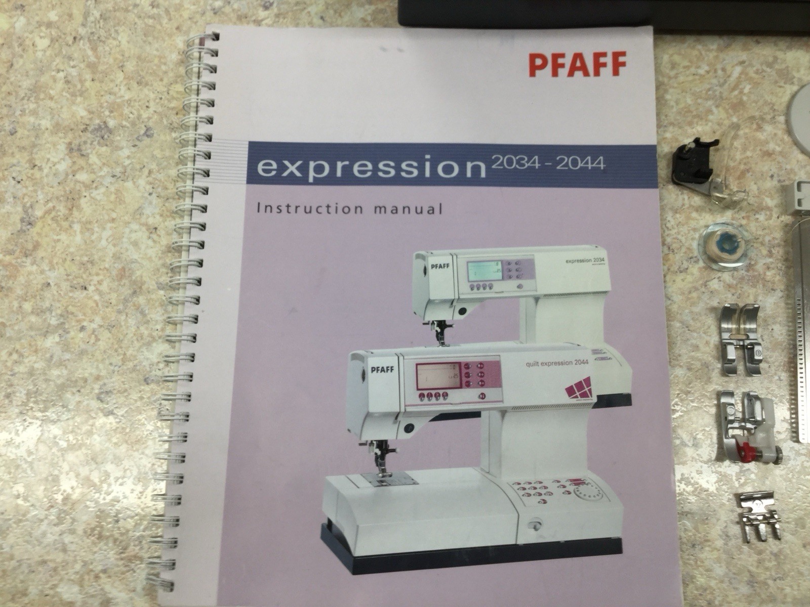 PFAFF Quilt Expression 2044 Sewing Machine