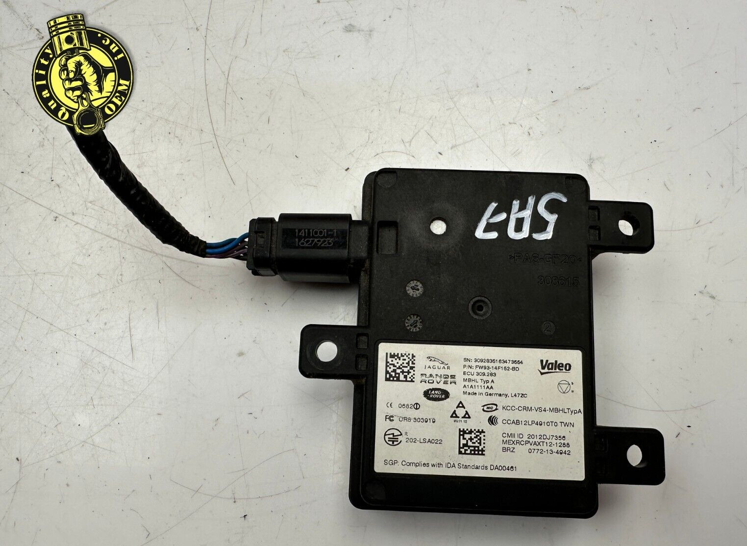2016-2020 JAGUAR XE XF F-PACE REAR LEFT / RIGHT BLIND SPOT SENSOR CONTROL MODULE