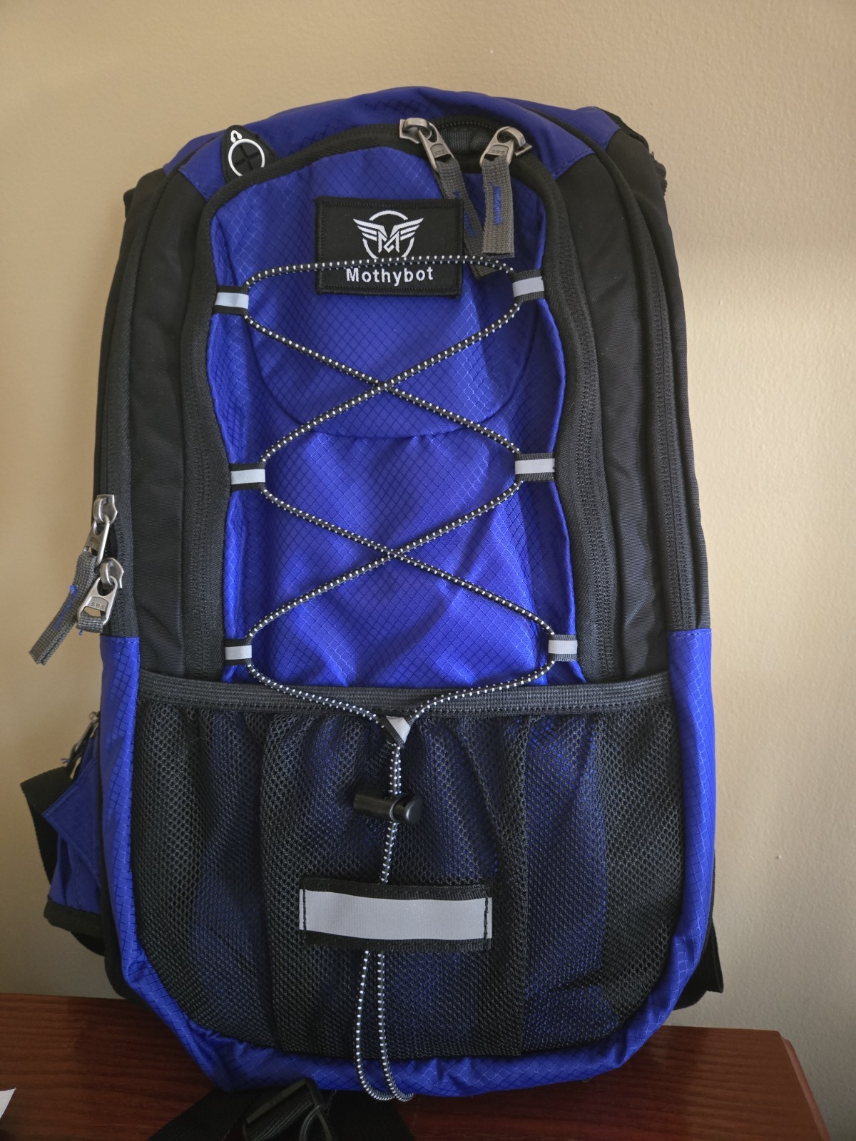 MOTHYBOT HYDRATION PACK WITH 2 LITER WATER BLADDER PREOWNED BUT NEVER USED BLUE