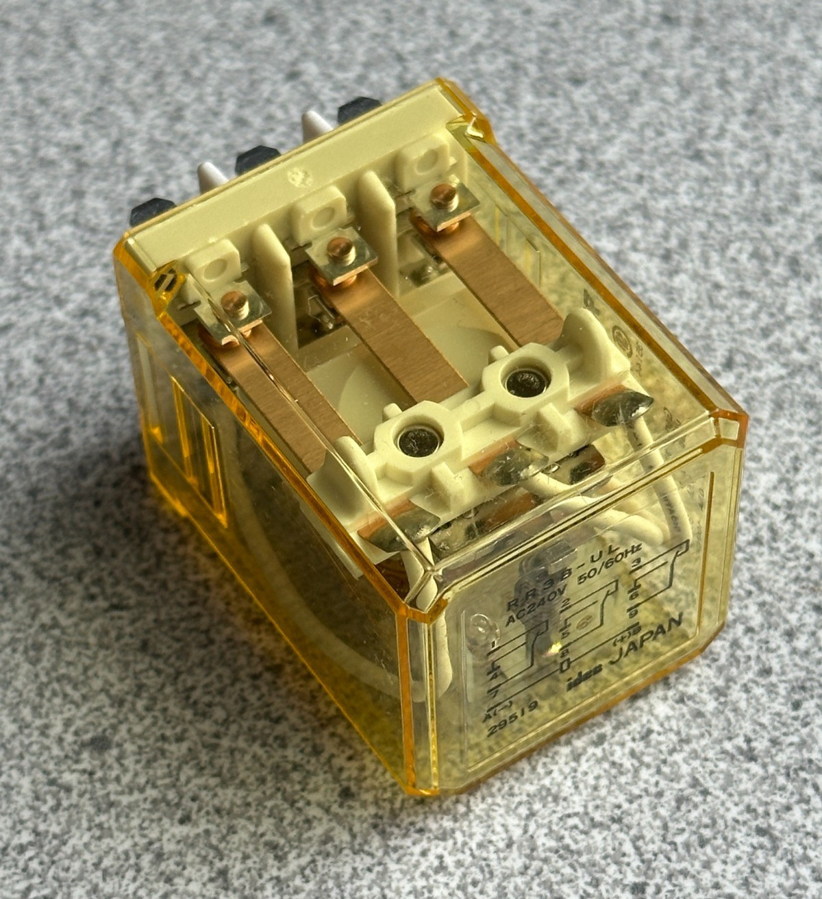 NEW IDEC RR3B-ULAC240V RELAY, 11 Pin, 240V 50/60Hz