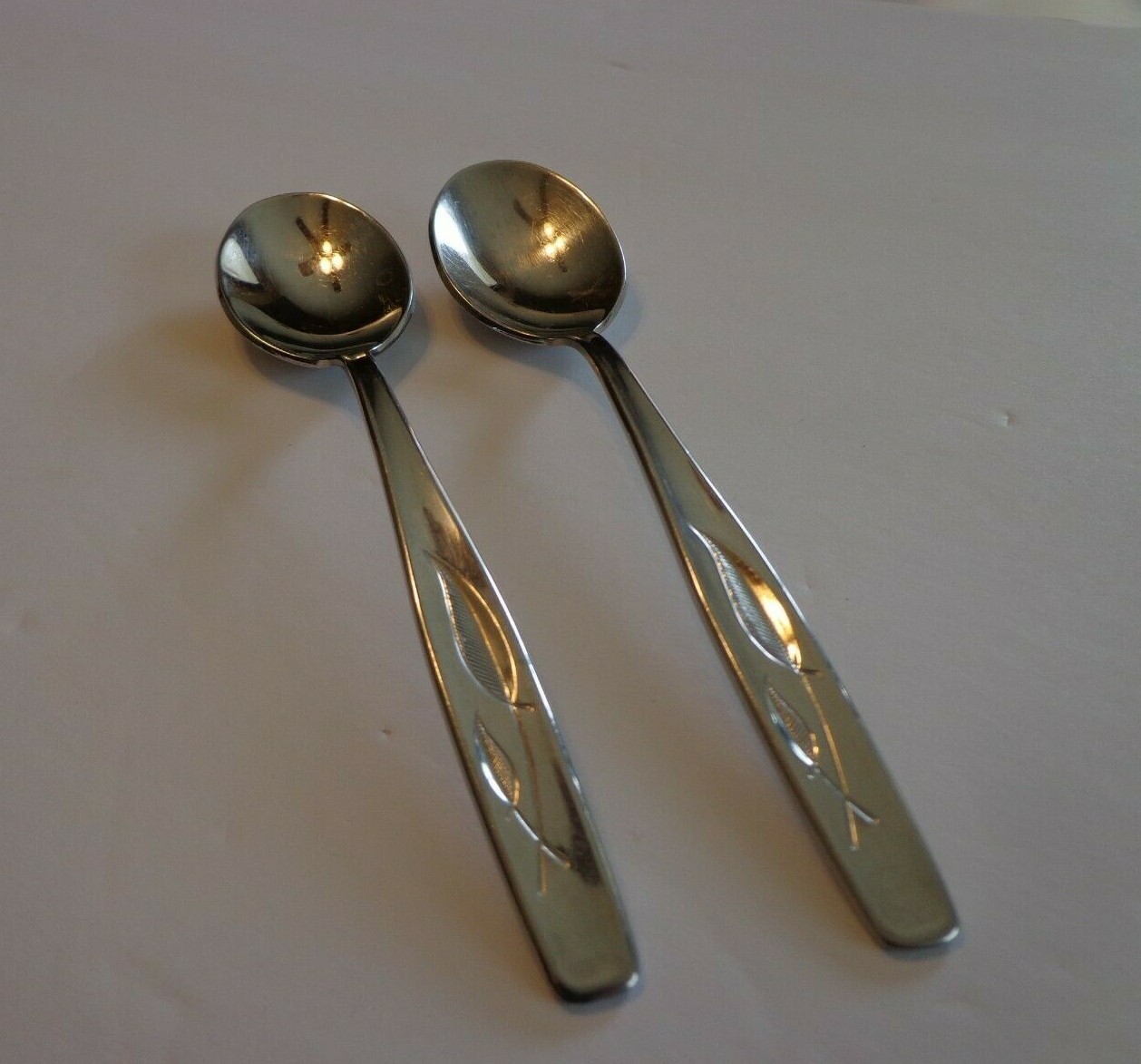2 Rogers Oval Soup Place Spoons Whispering Leaves Stainless