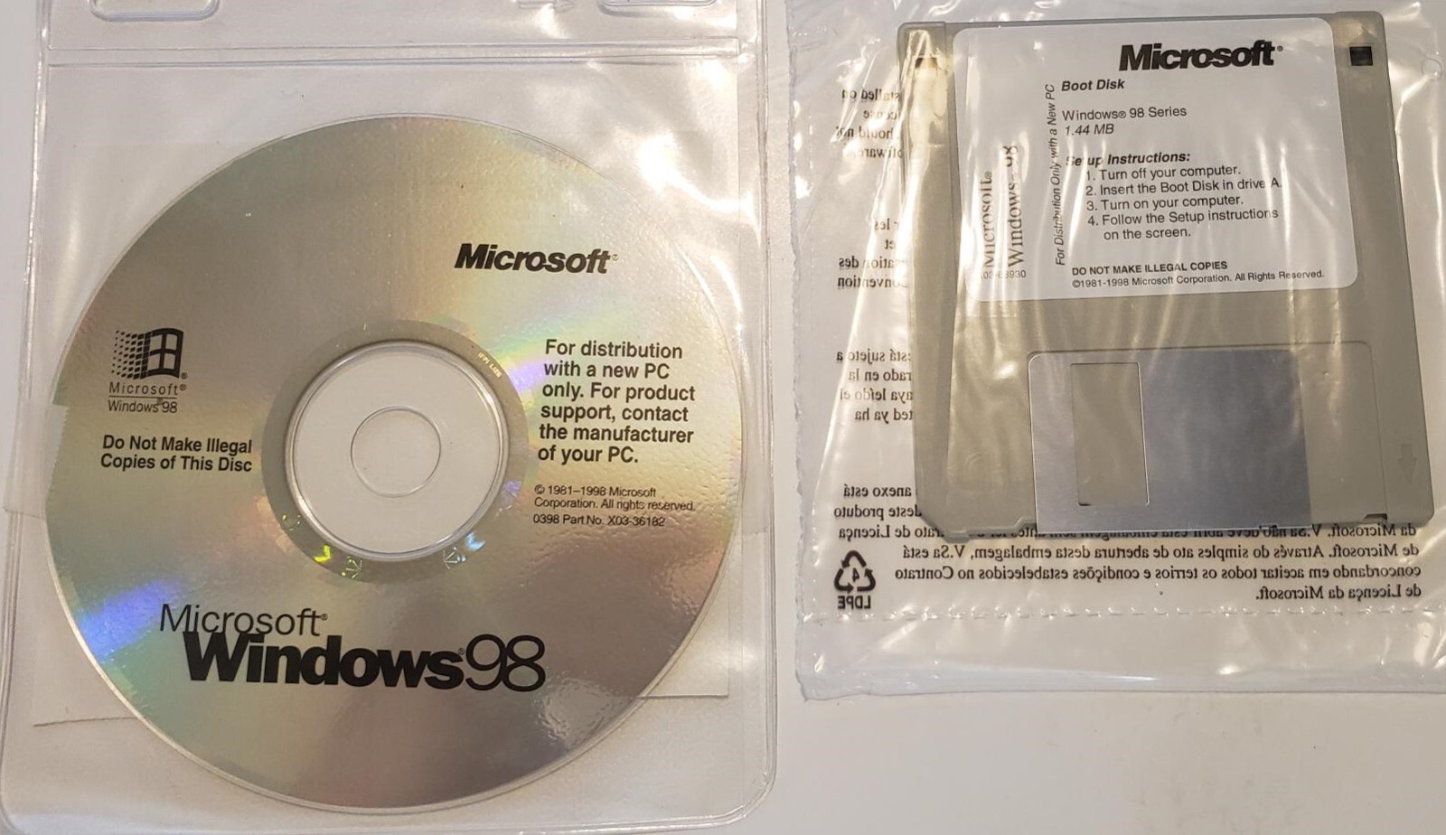 Microsoft/Windows 98/Operating System/Full First Edition w/CD/Floppy 3.5" & COA 