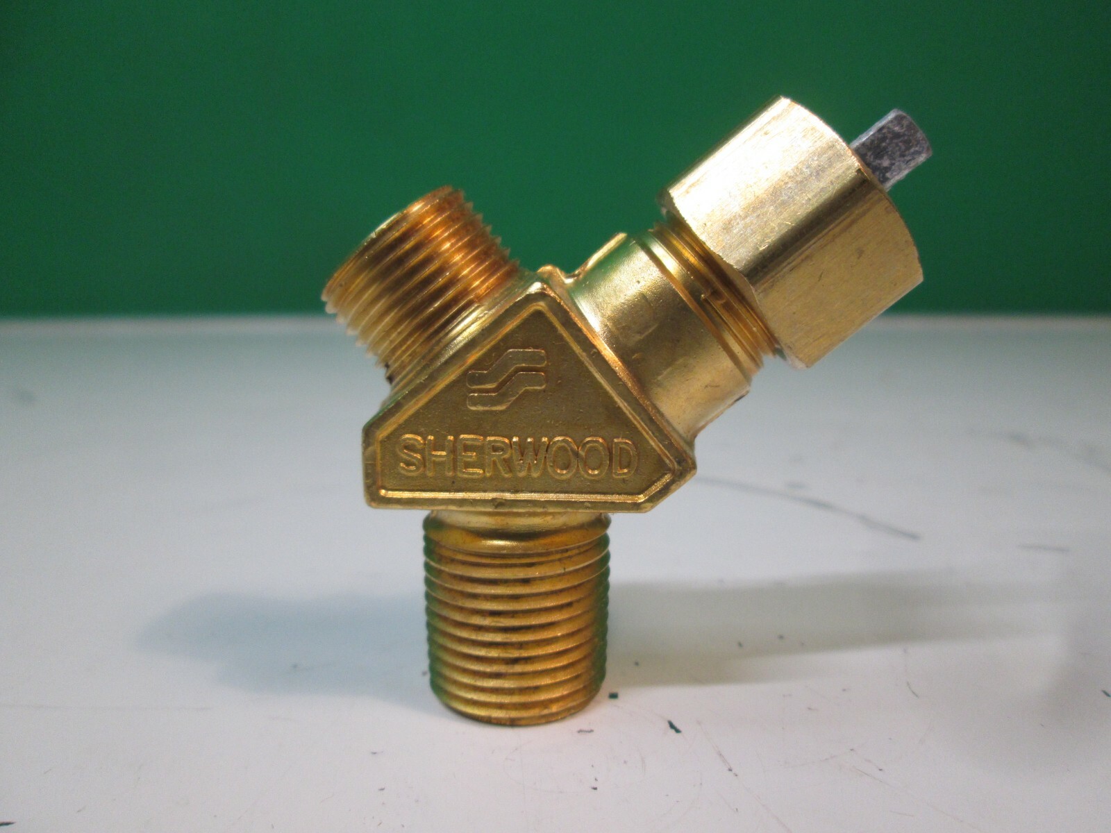 Sherwood Valve CGA200 Acetylene 3/8 NGT, 212 Fuse Safety Wrench Operated AVMC201