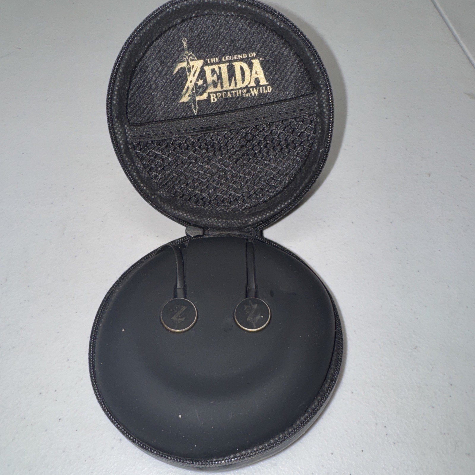 NINTENDO SWITCH LEGEND OF ZELDA BREATH OF THE WILD CHAT EARBUDS HEADPHONES CASE