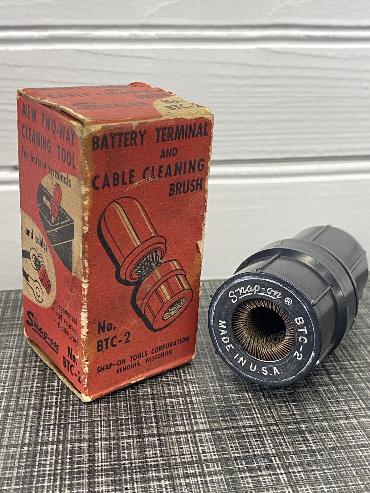 VINTAGE SNAP ON TOOLS BATTERY TERMINAL & CABLE BRUSH NOS. NO. BTC-2 WITH BOX