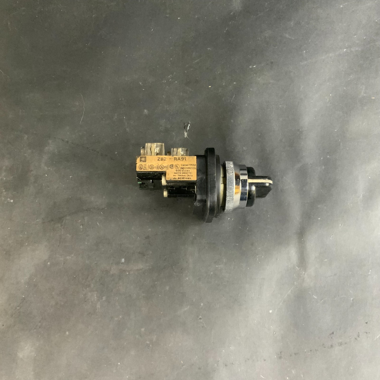 TELEMECANIQUE XB2M 3 POSITION SELECTOR SWITCH W/ ZB2-RA91 CONTACT ($15 OBO)
