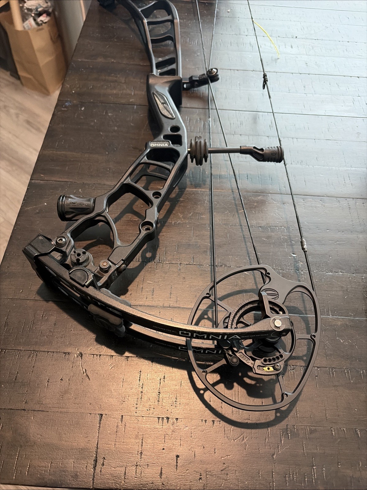 Elite Omnia Rh 70 Lb Compound Bow Black, New Winners Choice Strings.