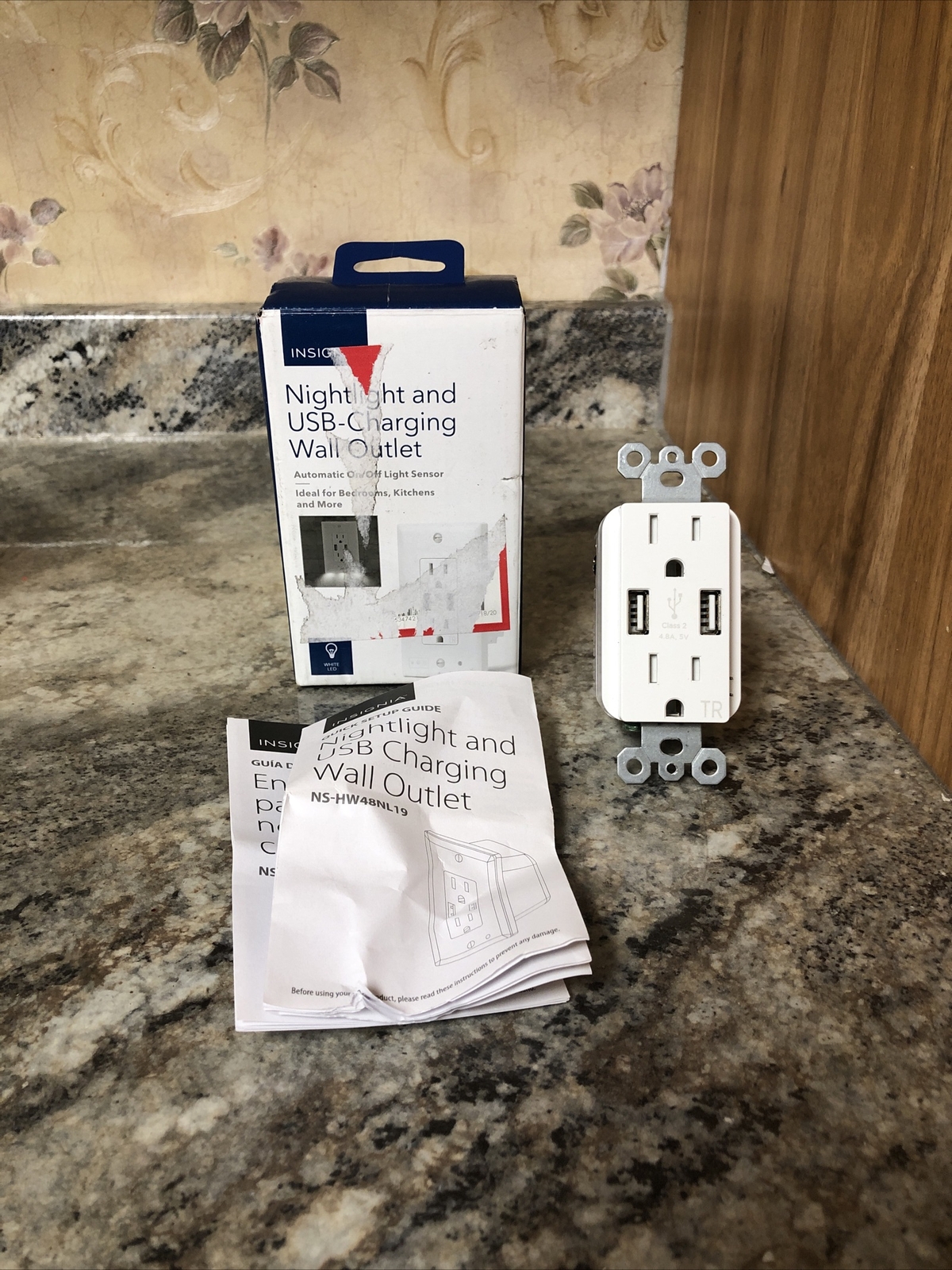 Insignia Nightlight 2-Outlet/2-USB Charging Wall Outlet White