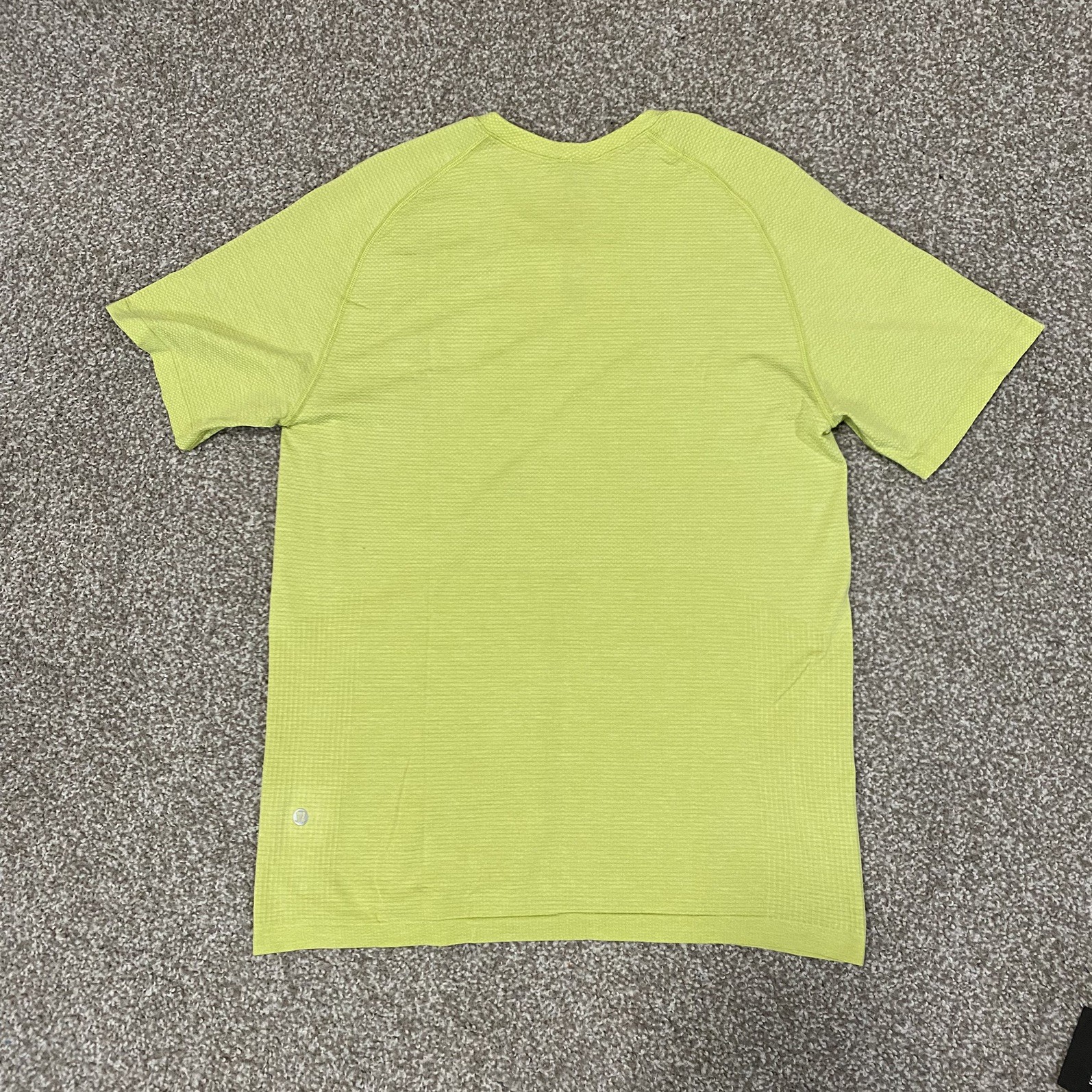 Lululemon Men’s Metal Vent Tech Short Sleeve 2.0 , Size L, Yellow/Wasabi