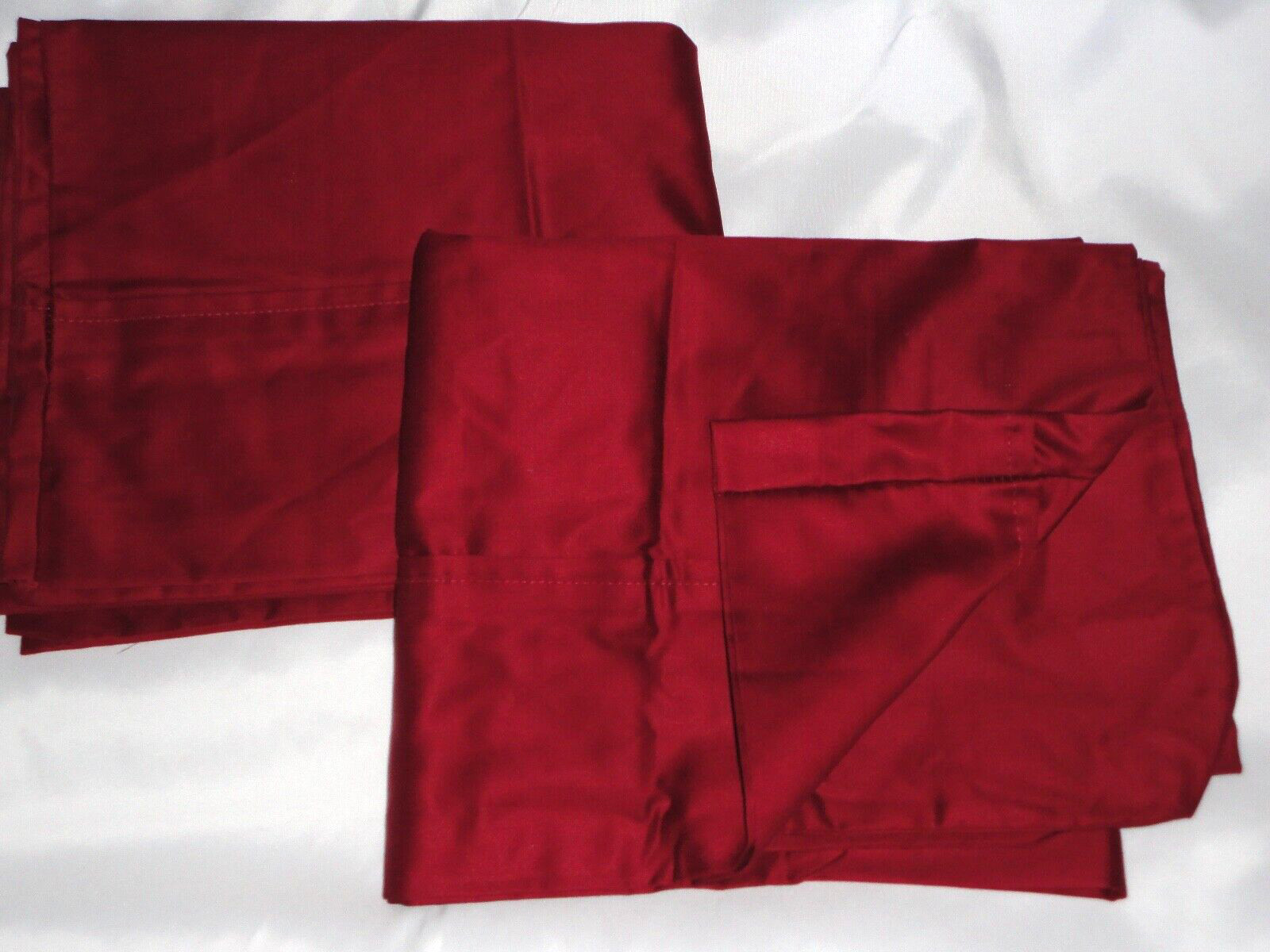 SAM'S CLUB MEMBER'S RED SMOOTH SATEEN (2) QUEEN PILLOWCASES 20X32